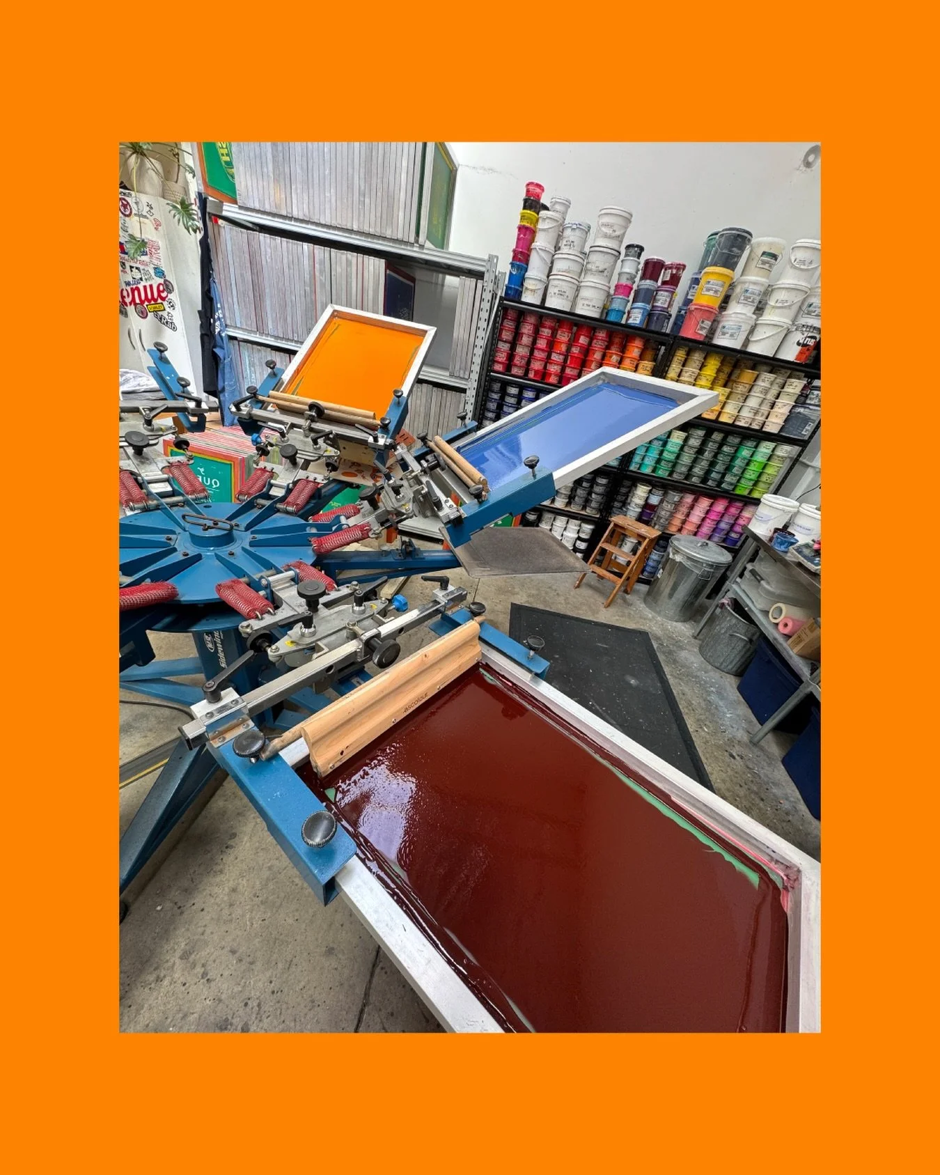 Every year @hopemcconnelll does an end of year tea towel and this year didn&rsquo;t disappoint. 3 colour waterbase on natural cotton tea towels, psychedelic summer shades, and a beautiful hand drawn print, ending out year on a massive high. 

Incredi