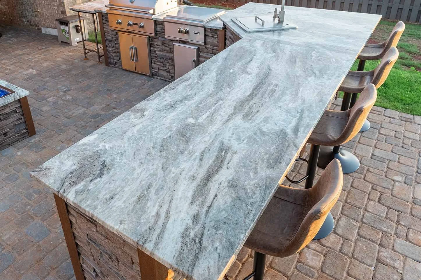 fantasy-brown-granite-countertop-on-rta-outdoor-kitchen.jpg