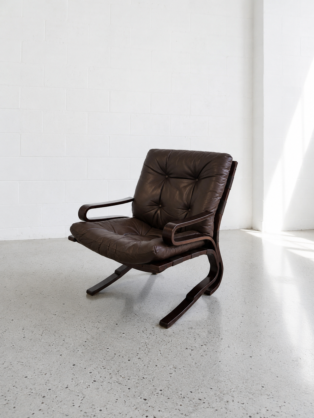 Skyline Lounge Mid Century Leather.png