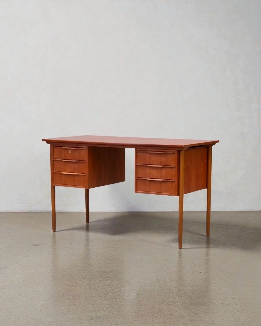 ejsing+teak+desk.jpg