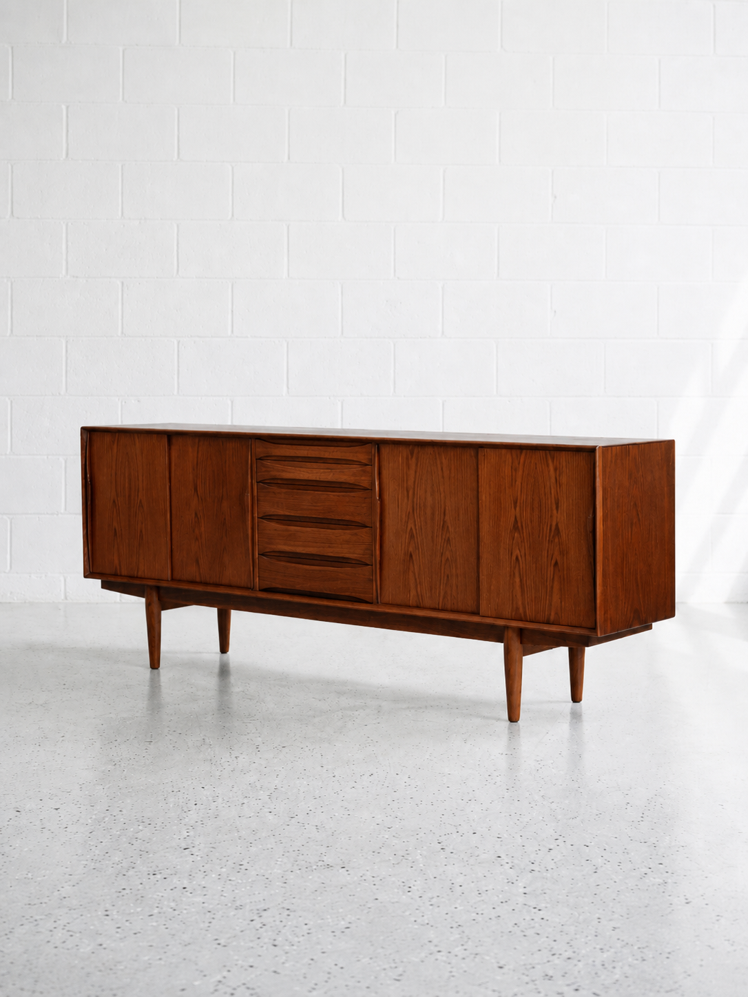 Arne Vodder sideboard.png
