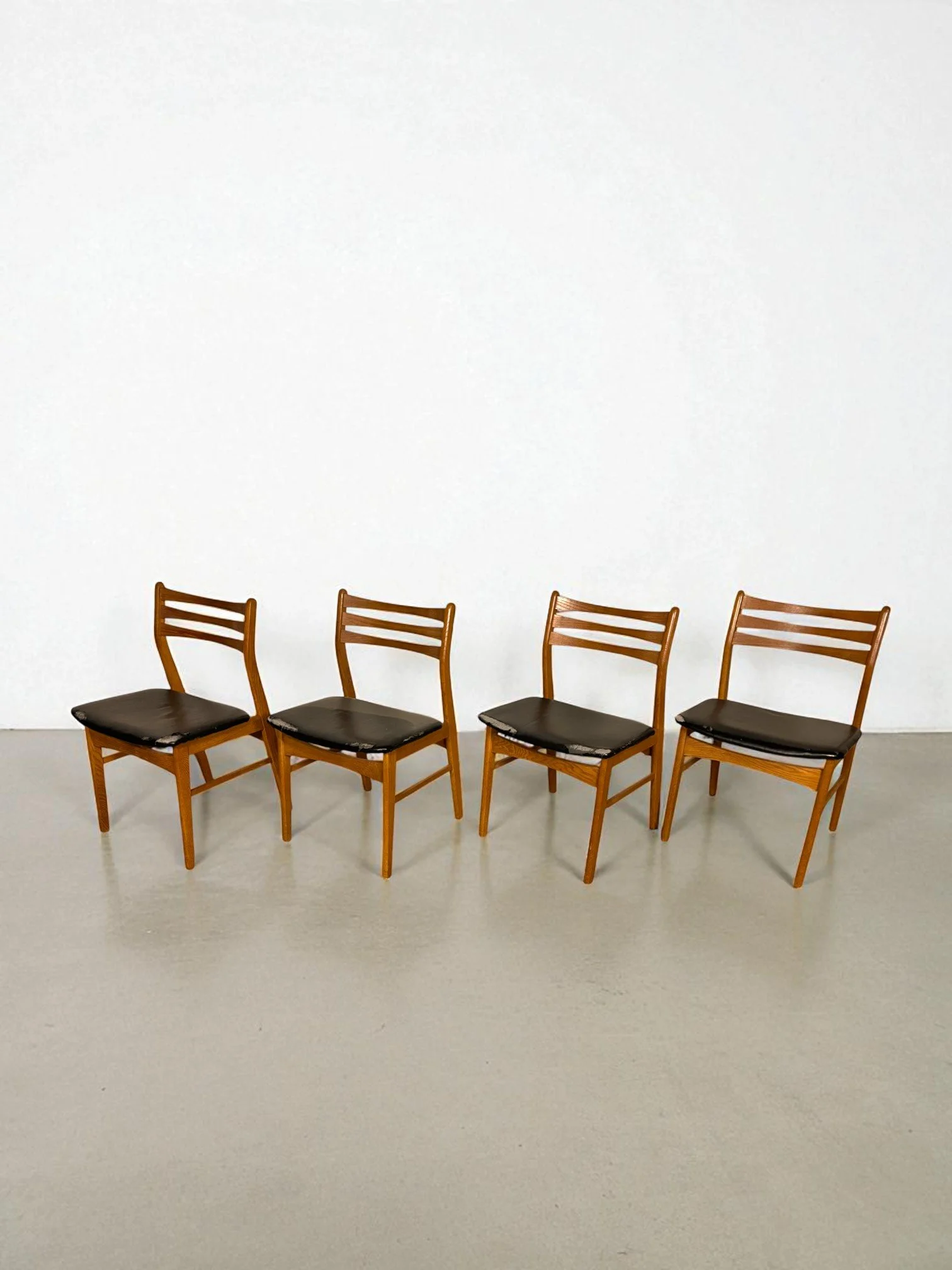Set of 4 SAX Dining Chairs