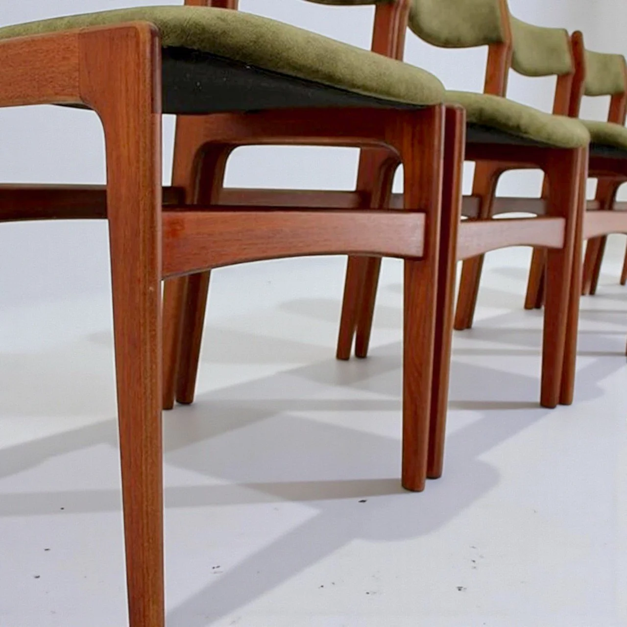 set-of-6-vintage-danish-teak-dining-chairs-1960s (2)-Photoroom.jpg