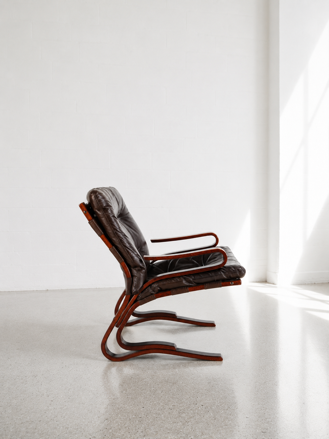 Skyline Lounge Chair by Einar Hove side.png