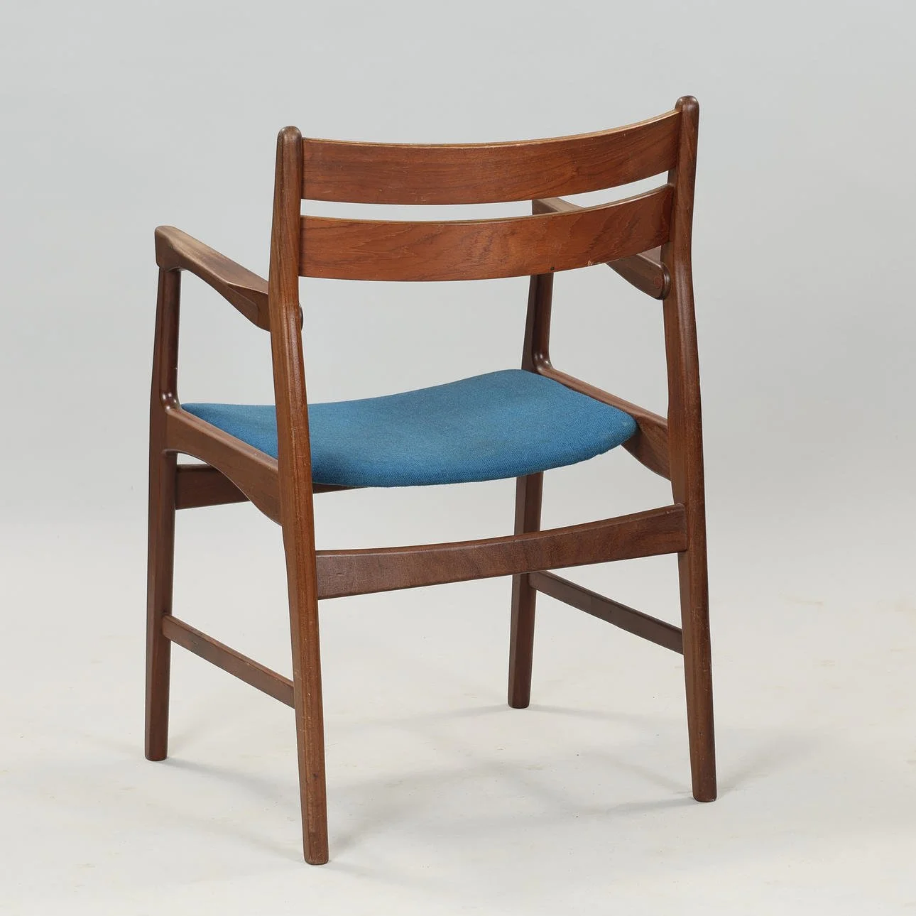 boltinge chair.jpg