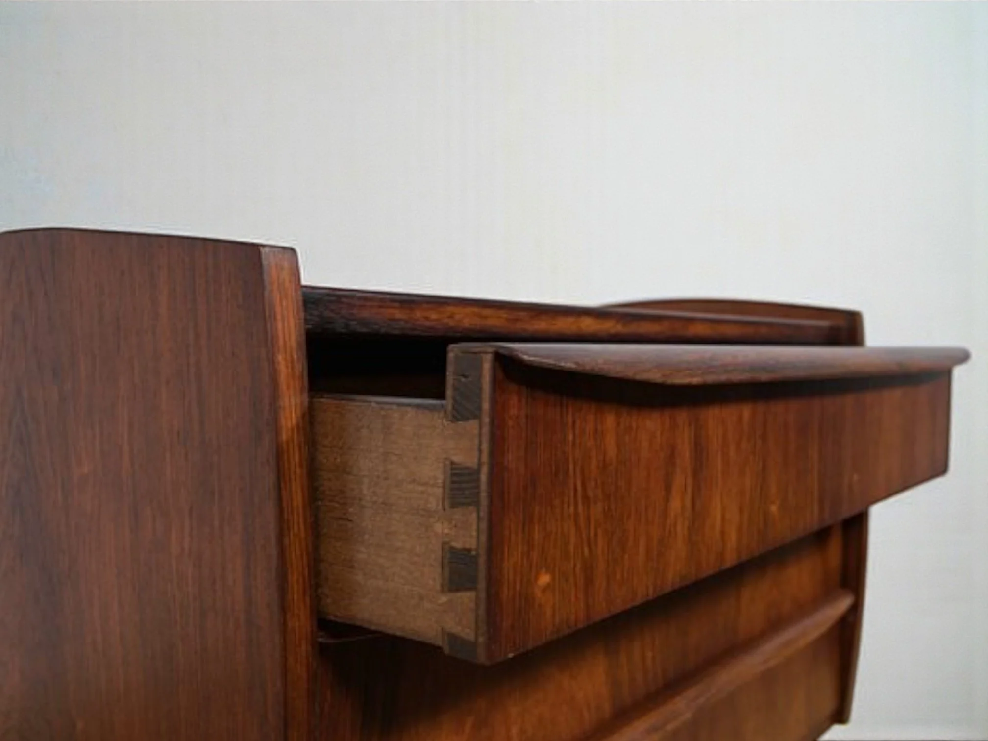mid-century-danish-rosewood-dresser-1960s-12-Photoroom.jpg