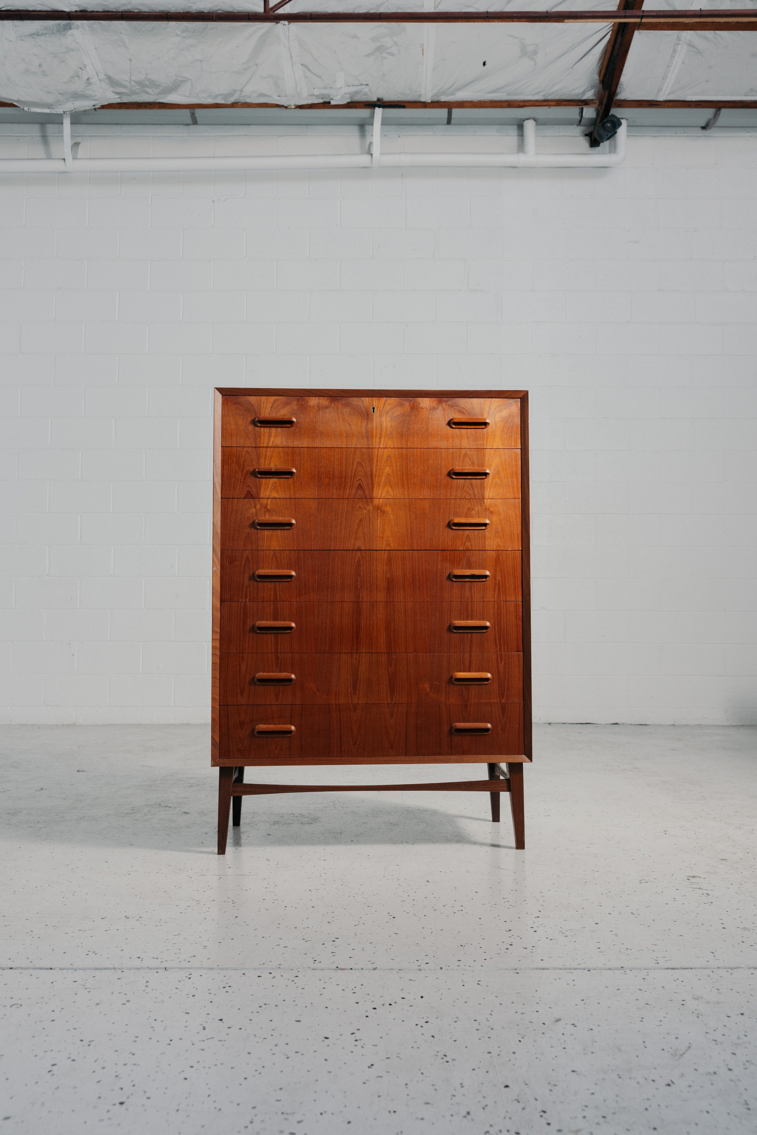 Chest of Drawers in Teak