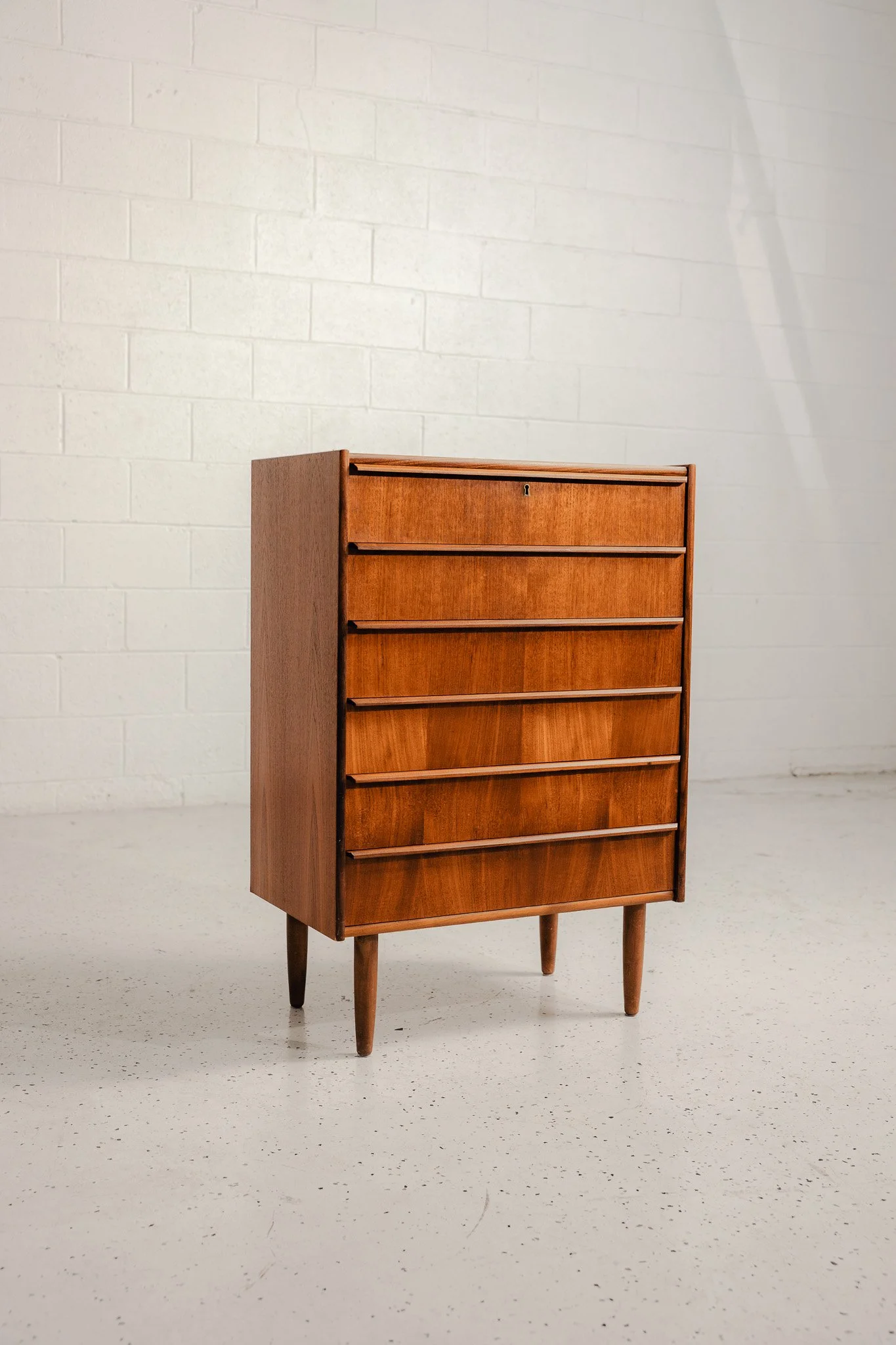 Chest of Drawers in Teak