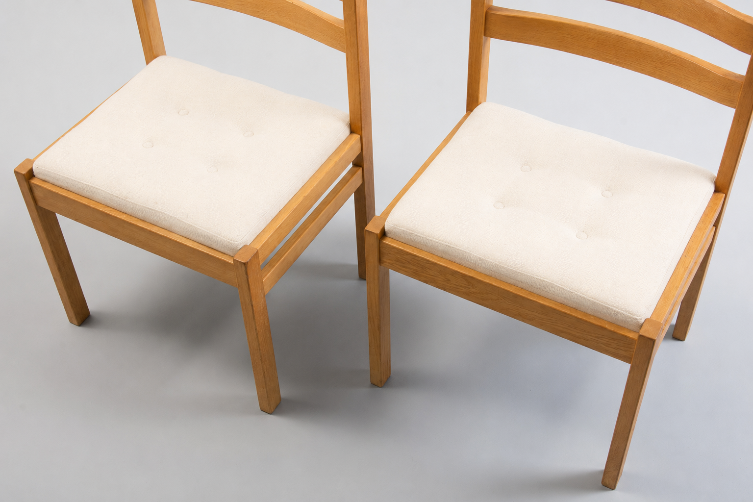 oak dining chair detail.png