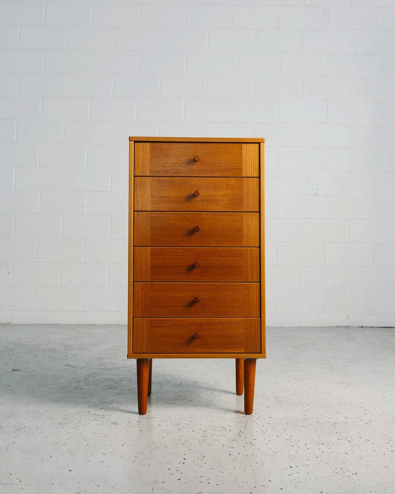 Chest of Drawers in Teak