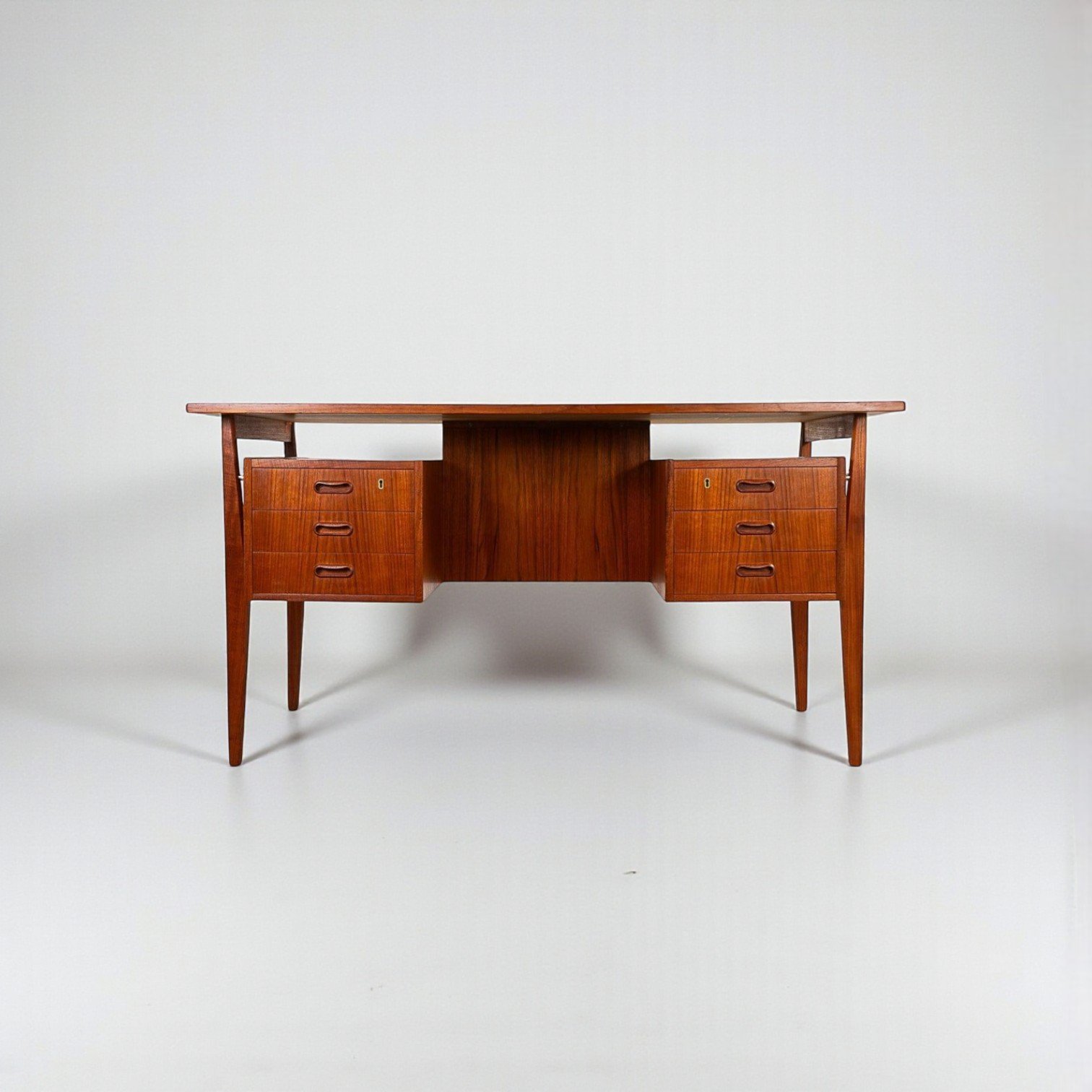 Floating-Top Desk in Teak