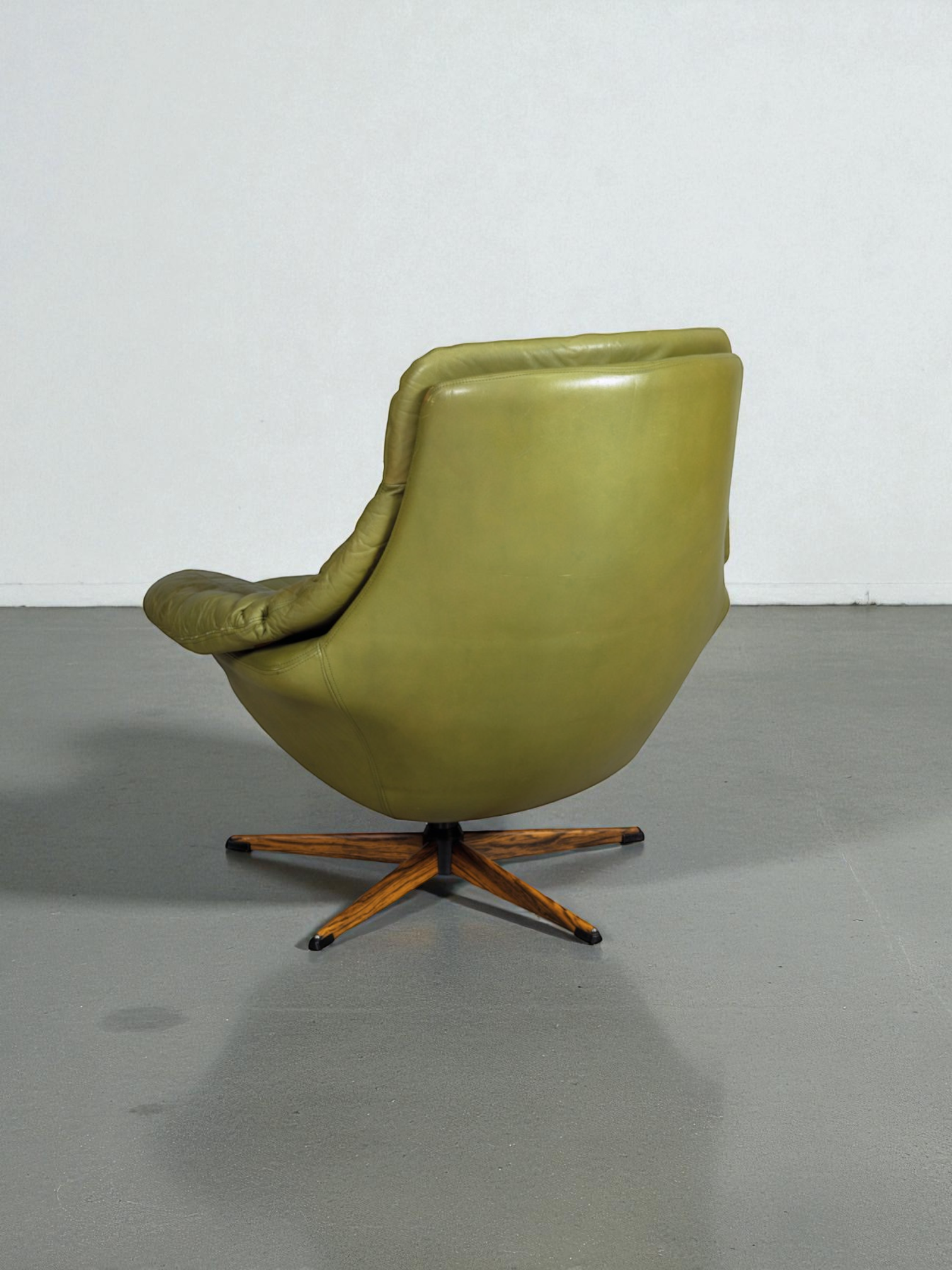 Mid Century Silhouette Swivel Armchair by HW Klein for Bramin in Green Leather 2.png