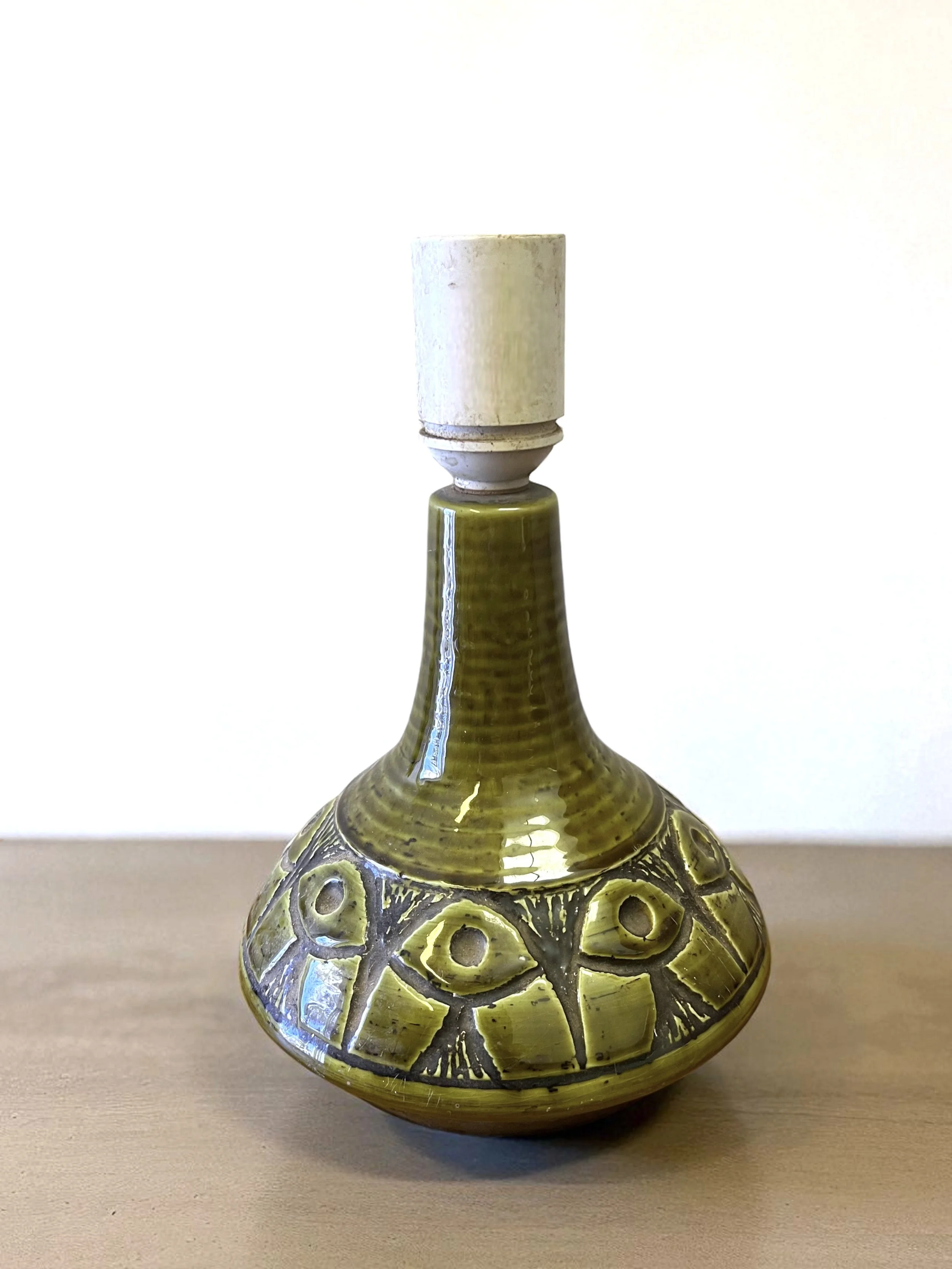 Finne Ceramic Table Lamp