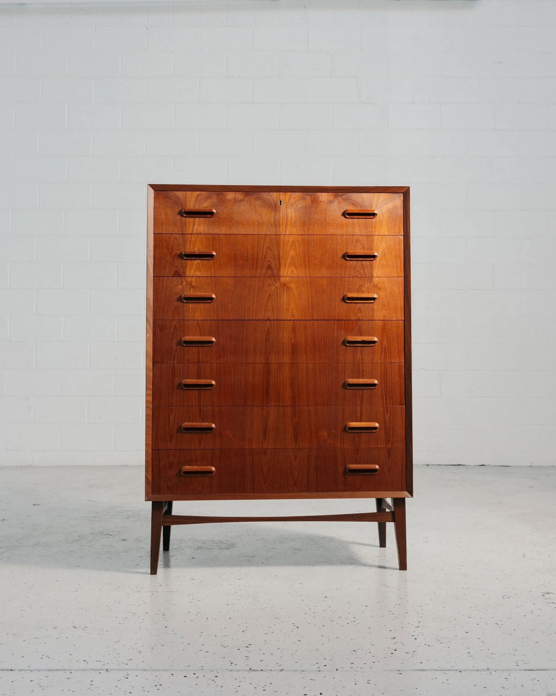 Chest of Drawers in Teak