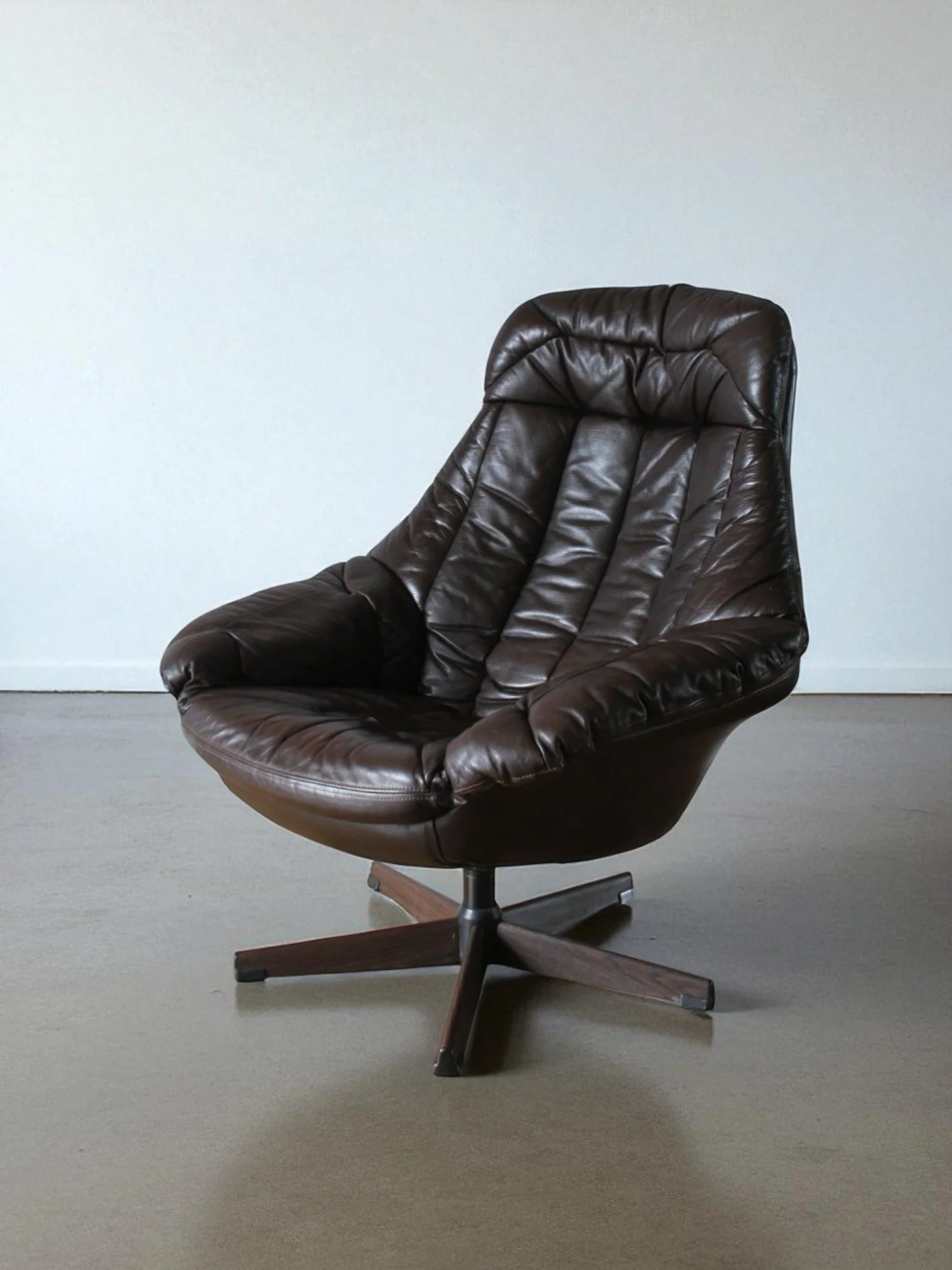 danish-midcentury-brown-leather-hw-klein-egg-chair-by-bramin-Photoroom.jpg
