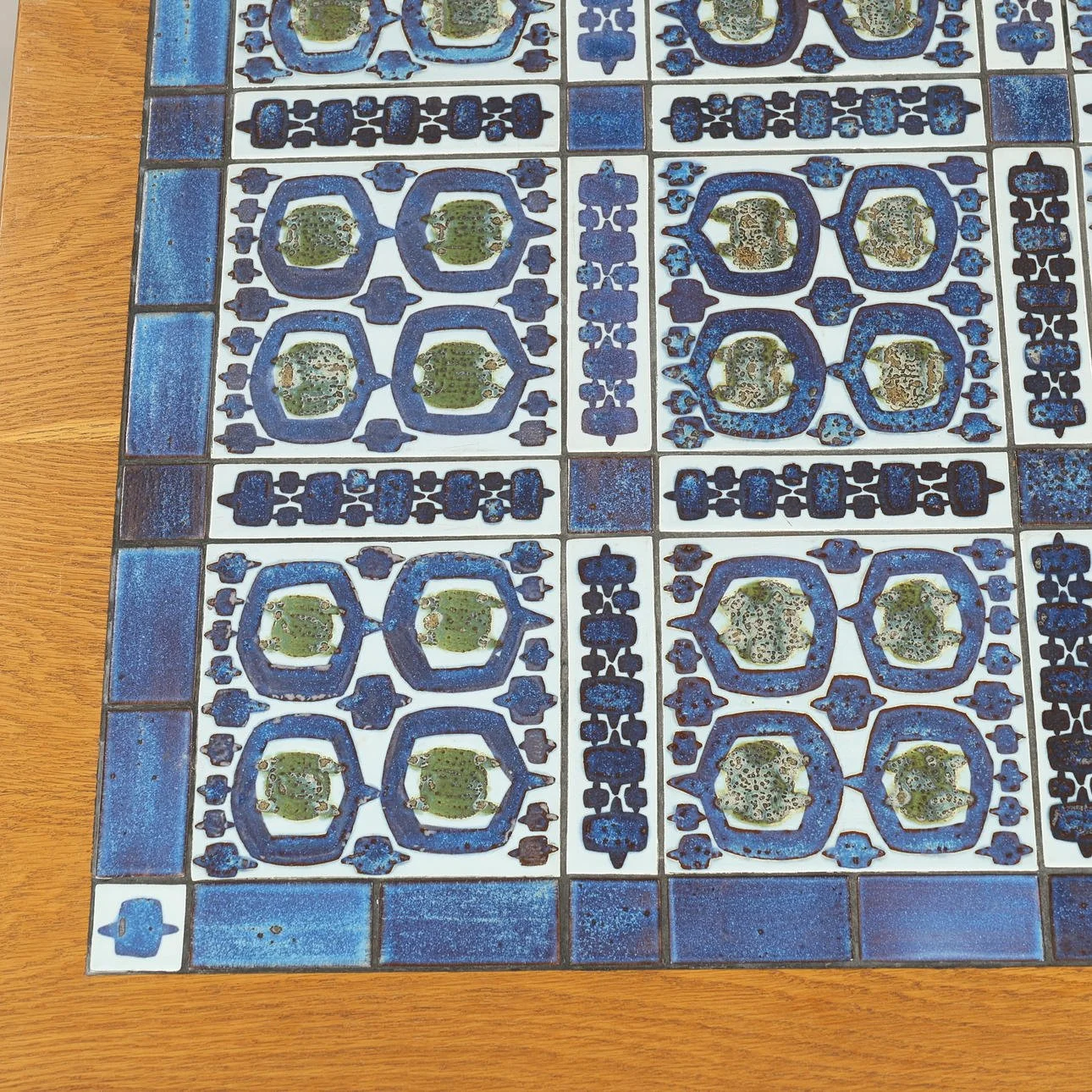 Severin Hansen Tiled Coffee table in oak detail.jpg