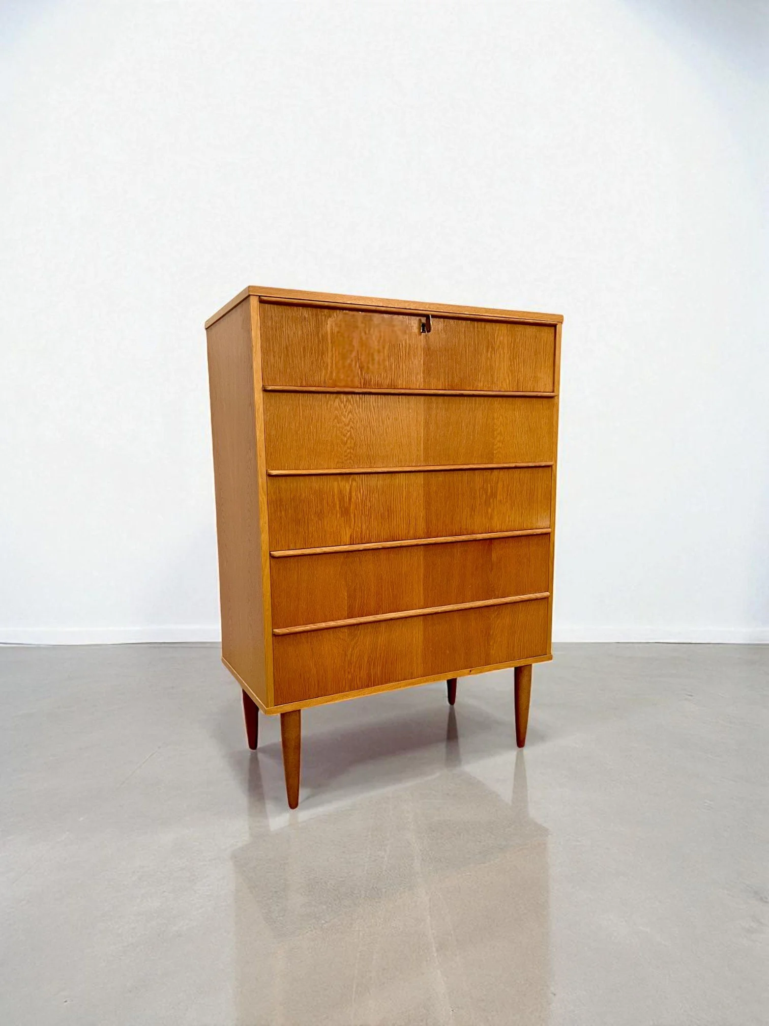 Oak Chest of Drawers