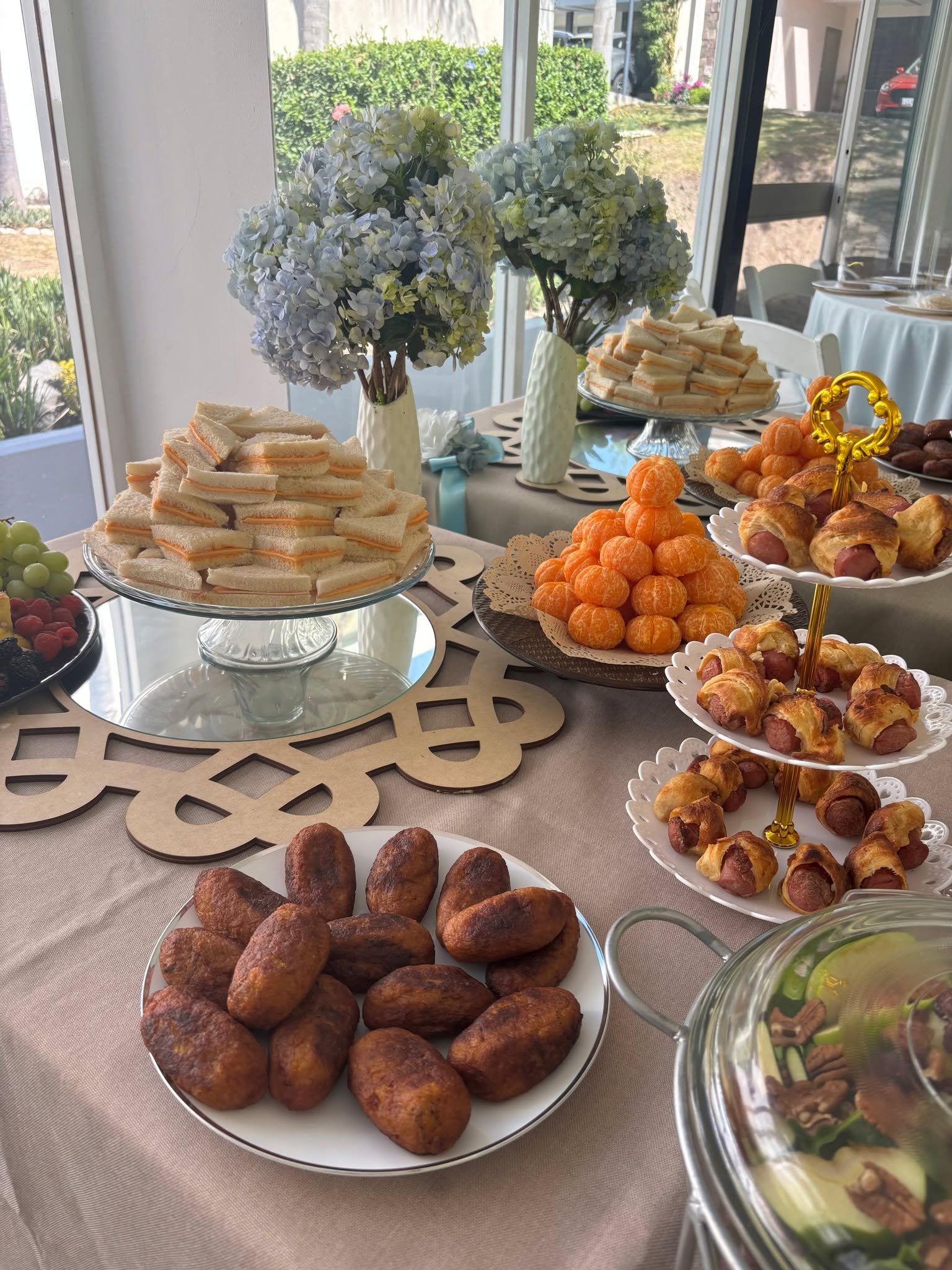 ☀️🥂 Brunch goals unlocked! From fresh fruit and yogurt parfaits to delicious sandwiches and bite-sized treats, this spread had everything for the perfect gathering. 🍓🥪✨

Hosting a brunch? Let us create a custom table just for you! 💛

#BrunchCater