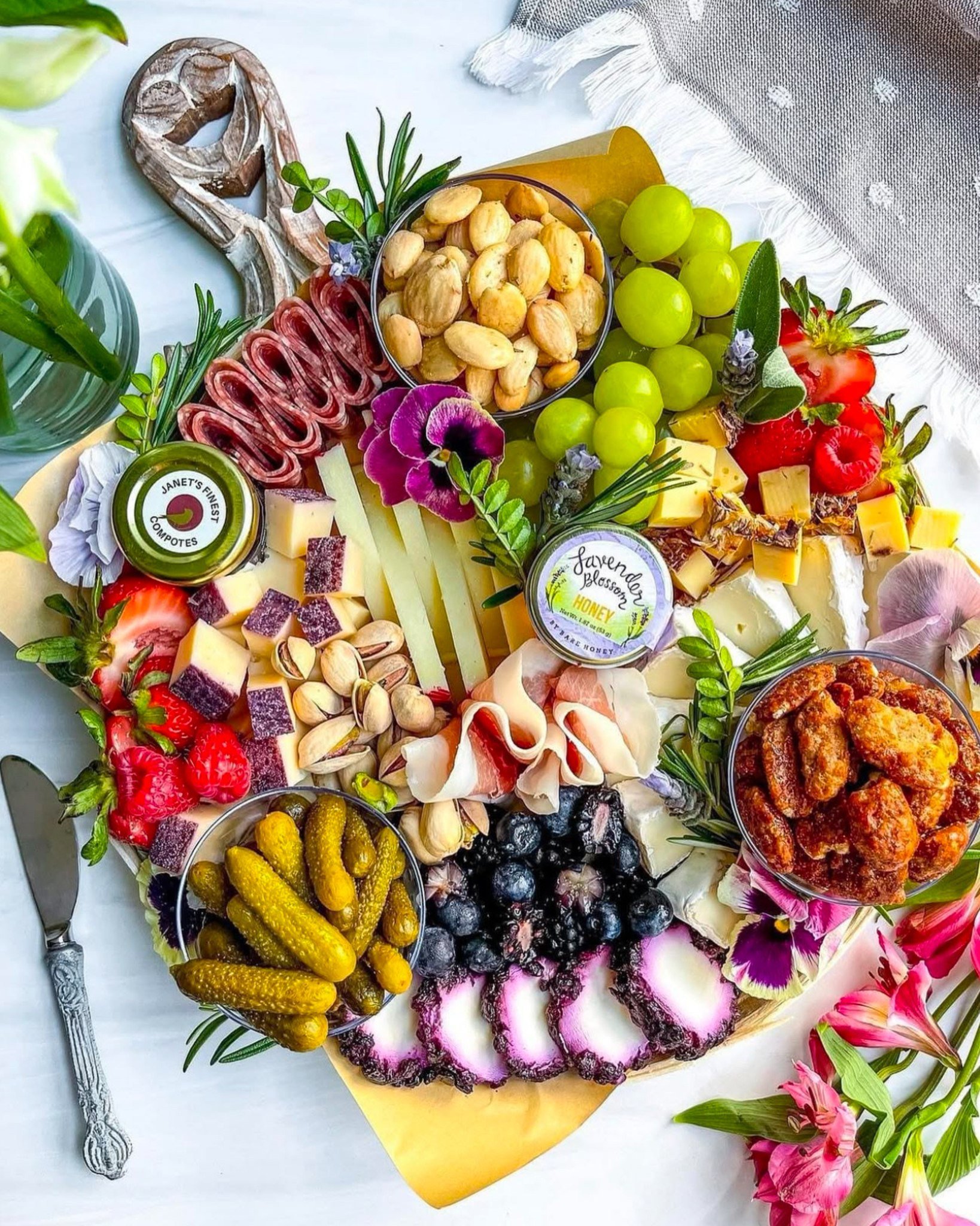 Hosting an event? 🎉 Let us take care of the details with our beautifully curated grazing tables! DM us to book yours!

#EventCatering #LuxuryEvents #GrazingTableMagic #seattlewashington #AmoresYSabores #seattle #seattlelove #seattlefoodie