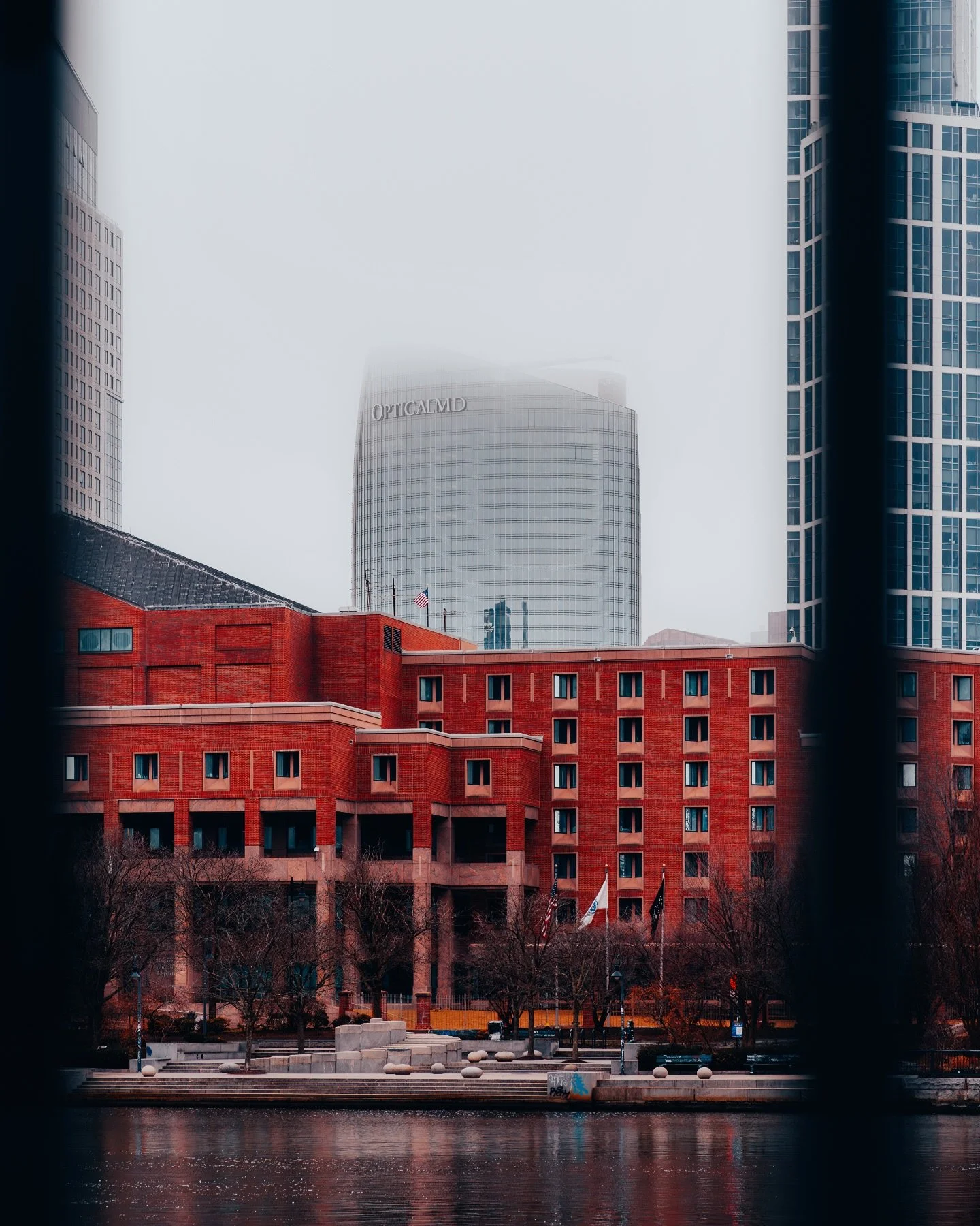 Rainy days in Boston just hit different 🌧️ 
There&rsquo;s a rhythm the city falls into when it rains, the sound of drops hitting the Charles, reflections rippling across the brick, and that quiet mood that somehow makes the skyline feel alive. Days 