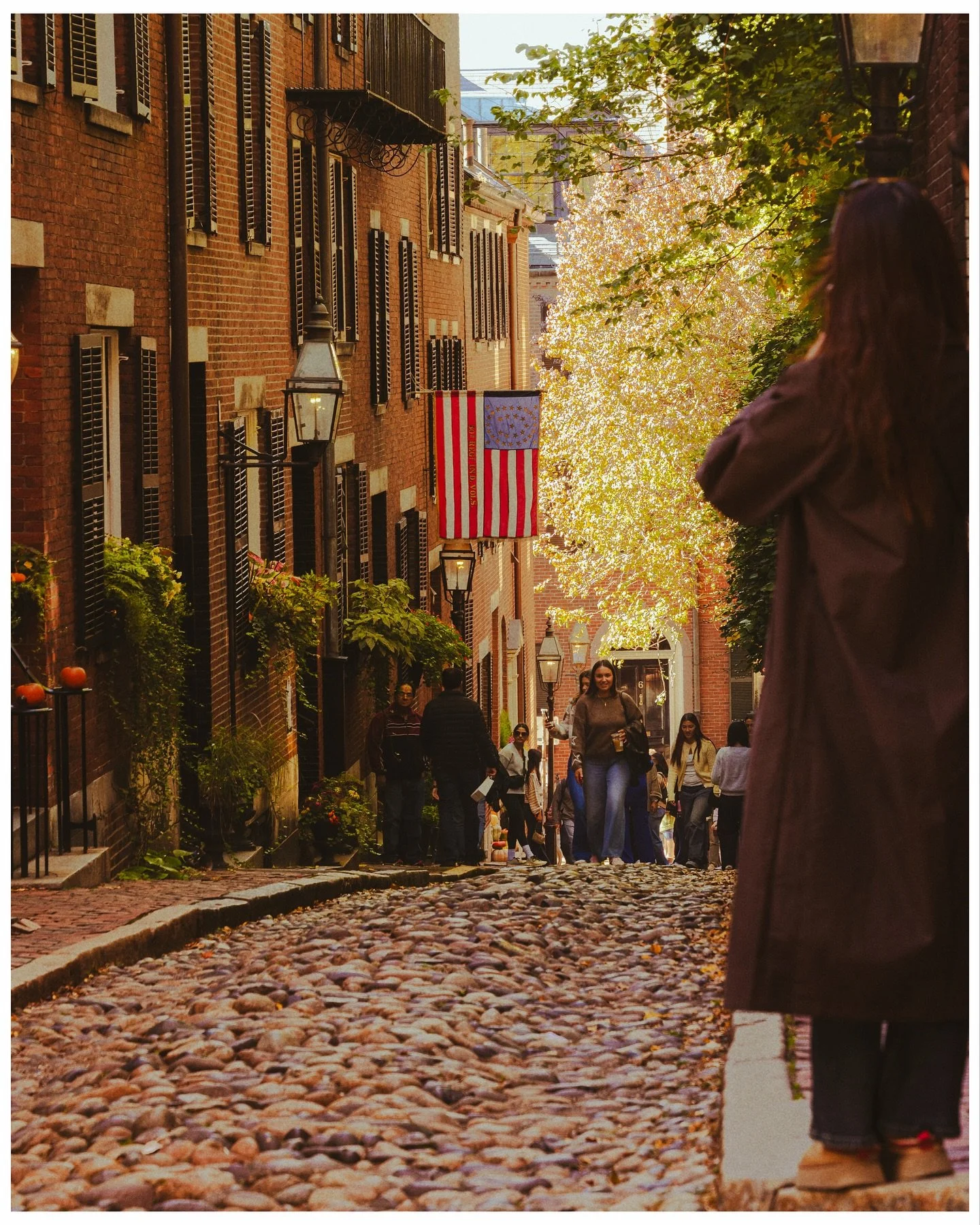 Boston looks straight out of a Halloween movie today 🎃📽️

I&rsquo;ve been workshopping a new film-style preset with soft grain, warm tones, and that nostalgic glow that makes every street feel like a frame from a classic fall film. Between Beacon H
