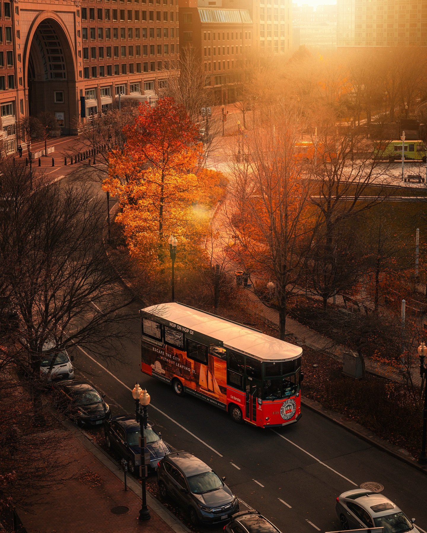 Looking down Atlantic Ave as December light fades, the city slows into itself 🌇 

This is that quiet moment between work and home, between daylight and night, when the city feels reflective instead of rushed. Winter is here, but the light still know