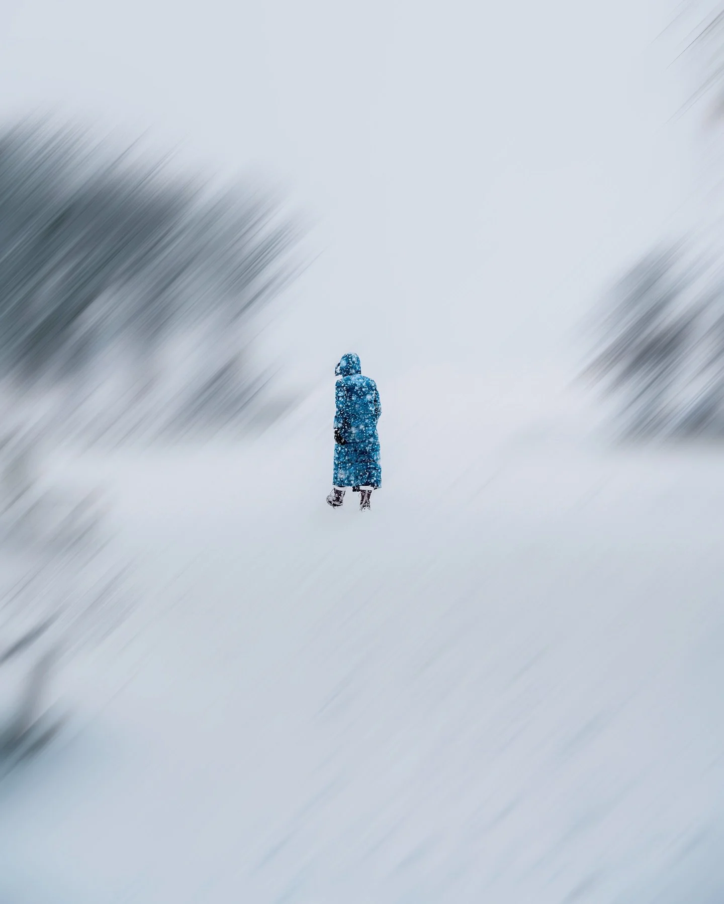 Monday arrives quieter after the storm ❄️ 

Sunday&rsquo;s snow slows the city down, but Monday Boston starts moving again. Fresh footprints. Muted streets. That calm moment before the week fully wakes up. This is the version of winter most people mi