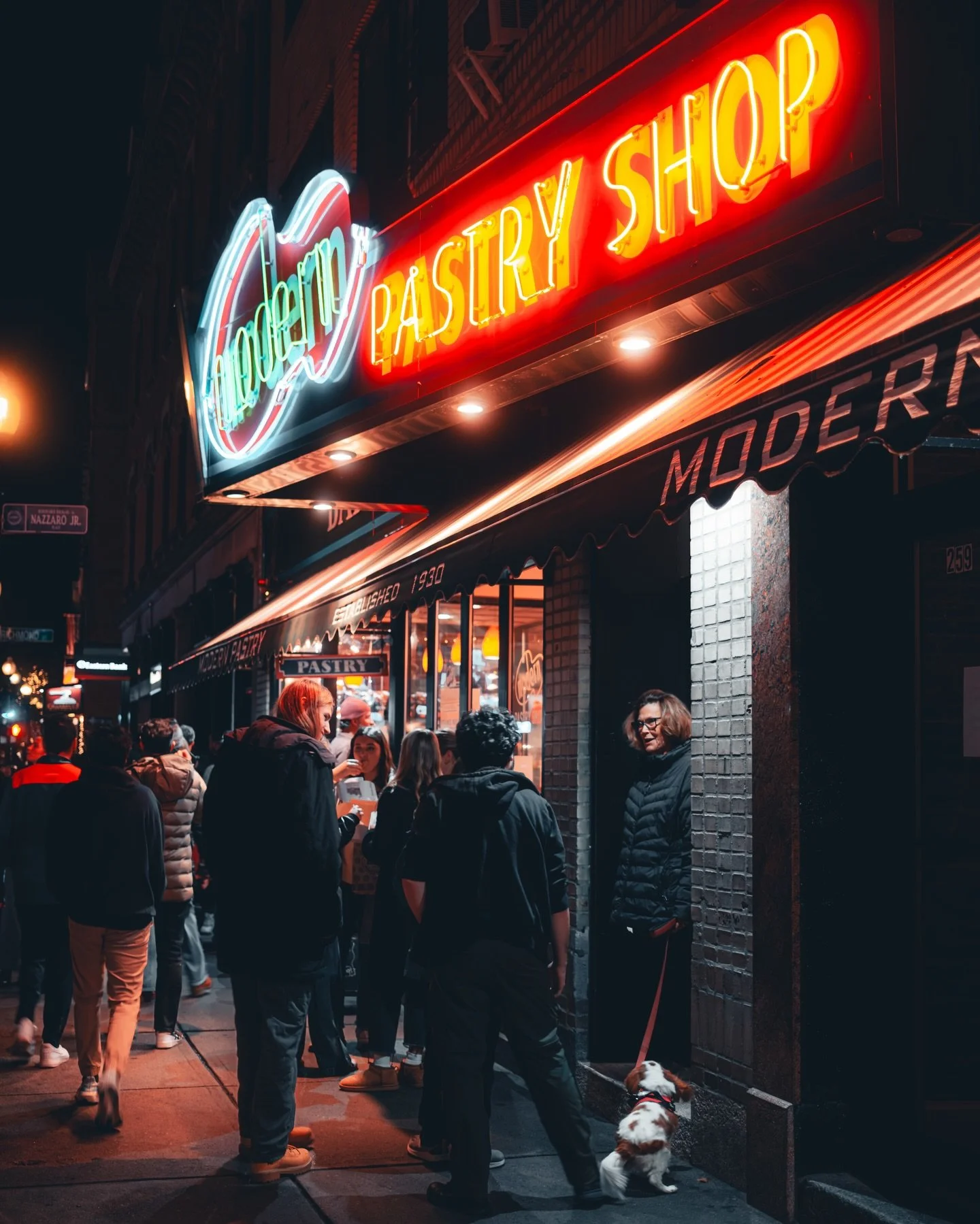 The old question in the North End 🤔 

Mike&rsquo;s or Modern? 🤷&zwj;♂️

Cold nights, neon signs, and a line that says everything you need to know about Boston tradition. Everyone has an opinion. Everyone swears theirs is the right one. The debate l