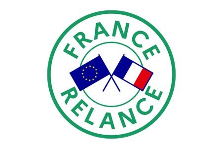 Logo "France Relance" avec deux drapeaux croisés, l'un de l'Union européenne et l'autre de la France, entouré d'un cercle vert.