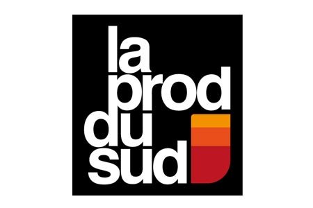 Logo de "la prod du sud" avec texte blanc sur fond noir et motif en dégradé orange et rouge à droite.