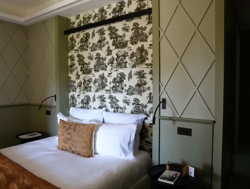 Location saisonni&egrave;re, M&eacute;doc | Un cadre d&rsquo;exception entre tradition et modernit&eacute;.
Des chambres au confort d&rsquo;h&ocirc;tel, un charme intemporel et des services sur mesure tout au long de l&rsquo;ann&eacute;e.

_
#concier