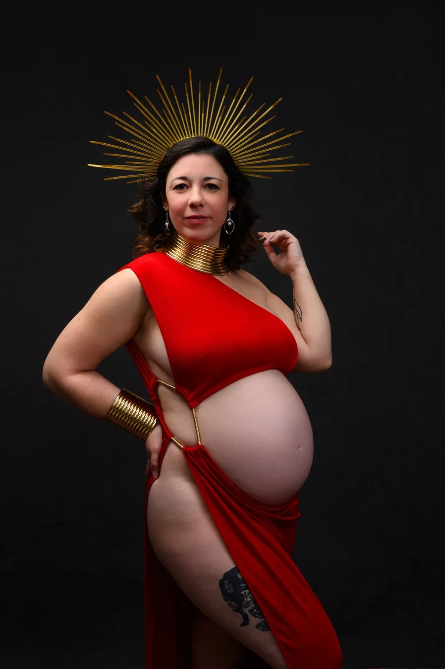 Séance, photo, grossesse, femme, fond noir, robe rouge, Arnauddphoto