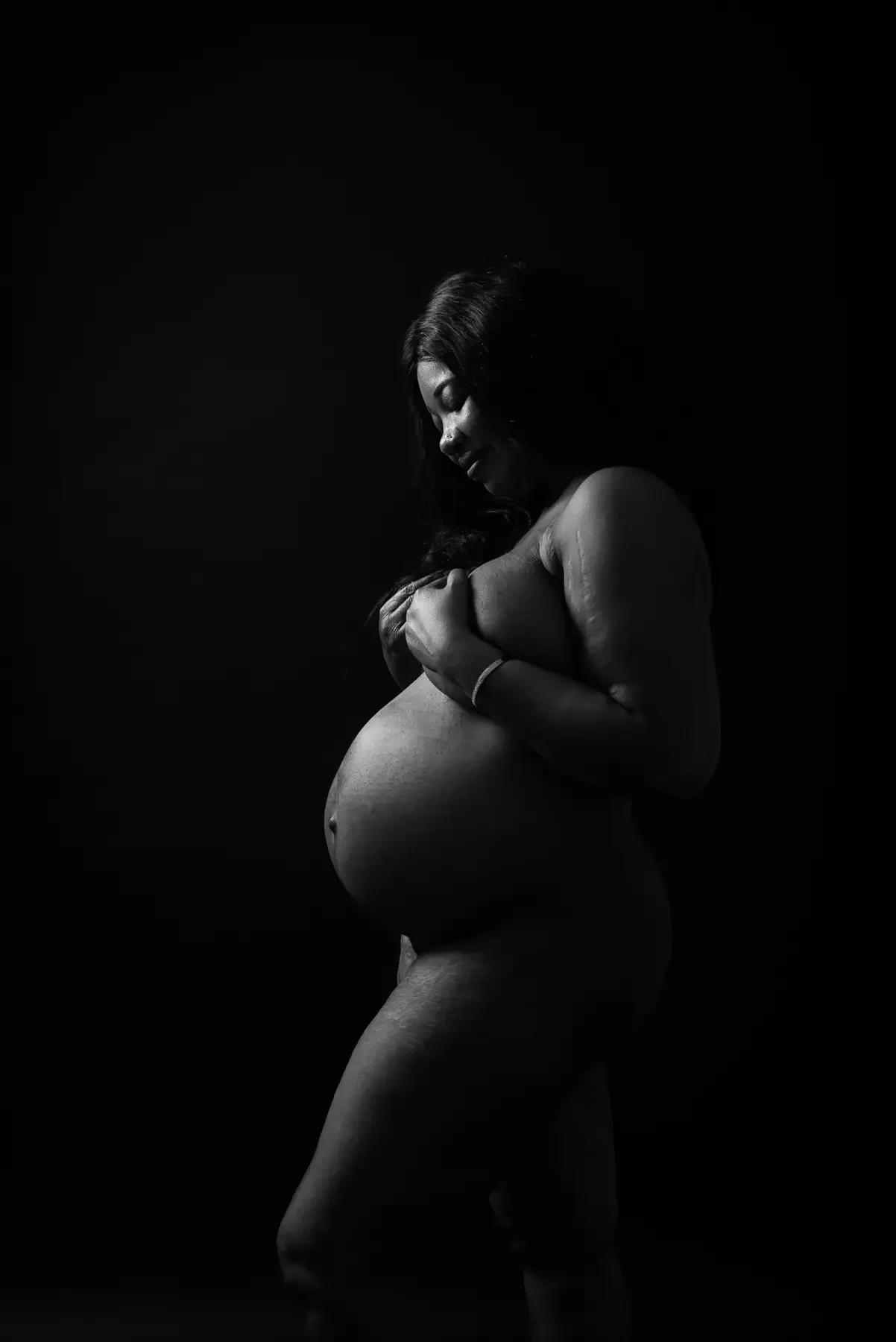 Seance, photo, studio, grossesse, femme, fond noir, nue, artistique, Paris, IDF, Arnaud Deschamps
