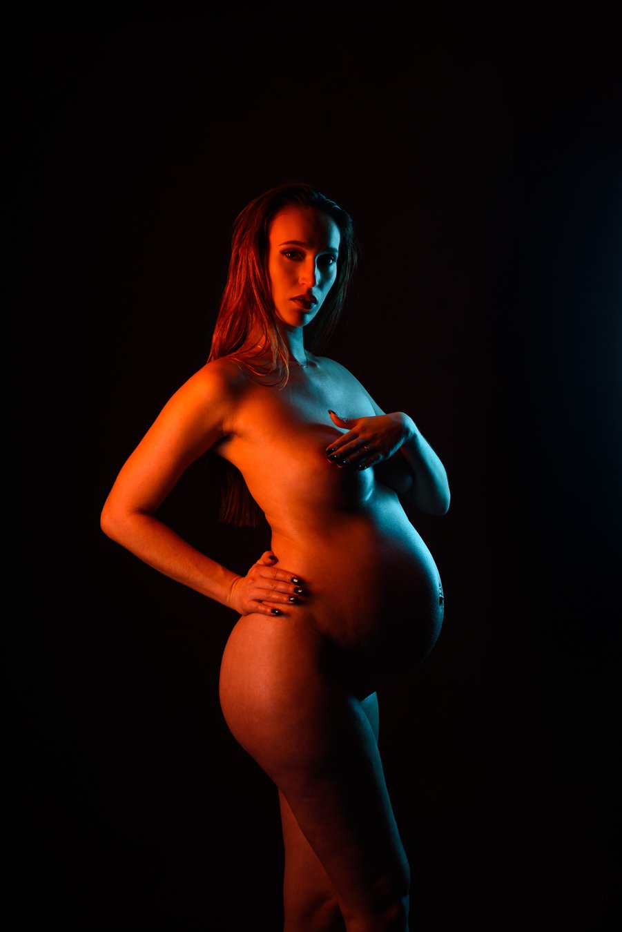 séance, photo, grossesse, artistique, Paris, Arnauddphoto, fond noir, lumières colorées