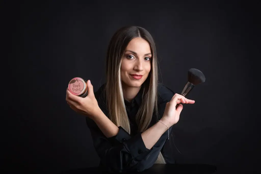Shooting-photo-studio-portrait-maquilleuse-corporate-Paris-Arnaud-Deschamps