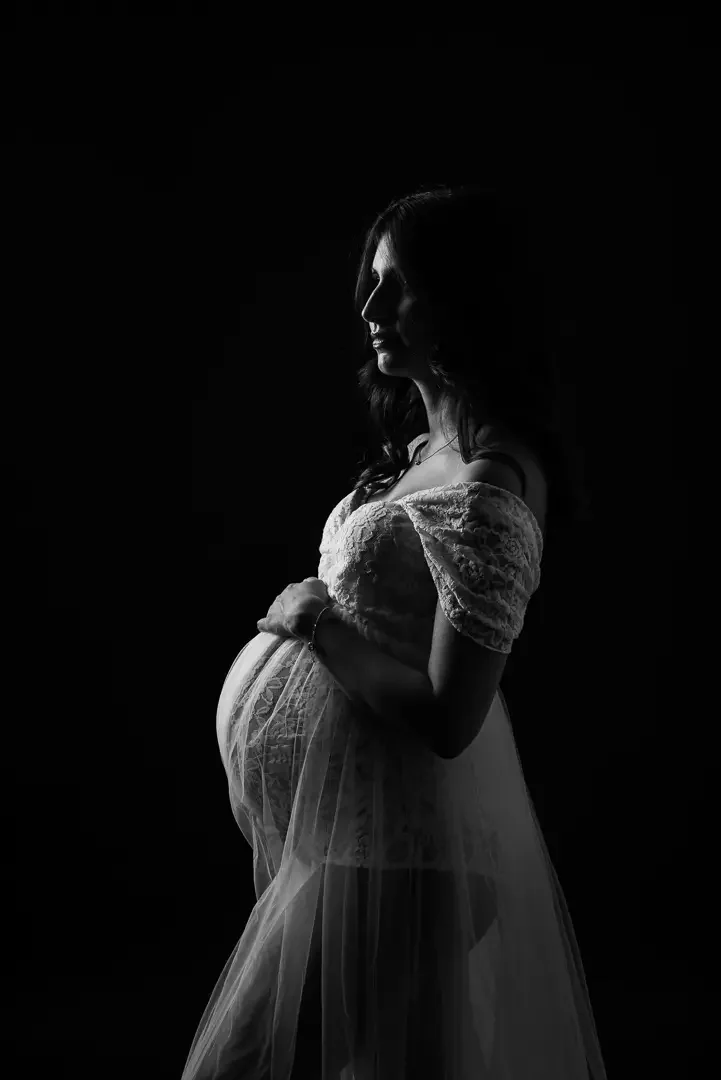 Seance, photo, studio, grossesse, femme, fond noir, clair obscur, Paris, IDF, Arnaud Deschamps