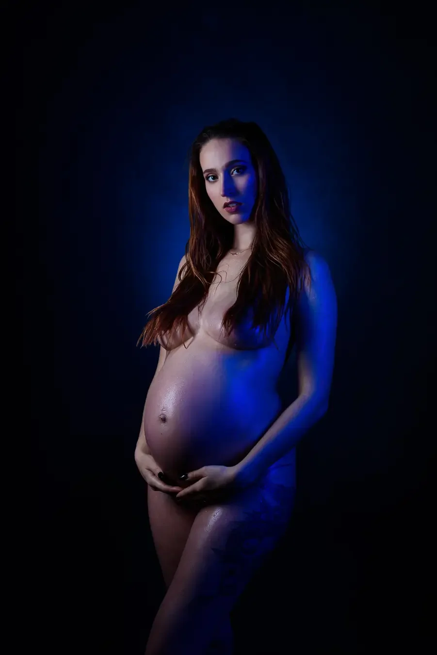 séance, photo, grossesse, artistique, Paris, Arnaud Deschamps, fond noir, lumières colorées