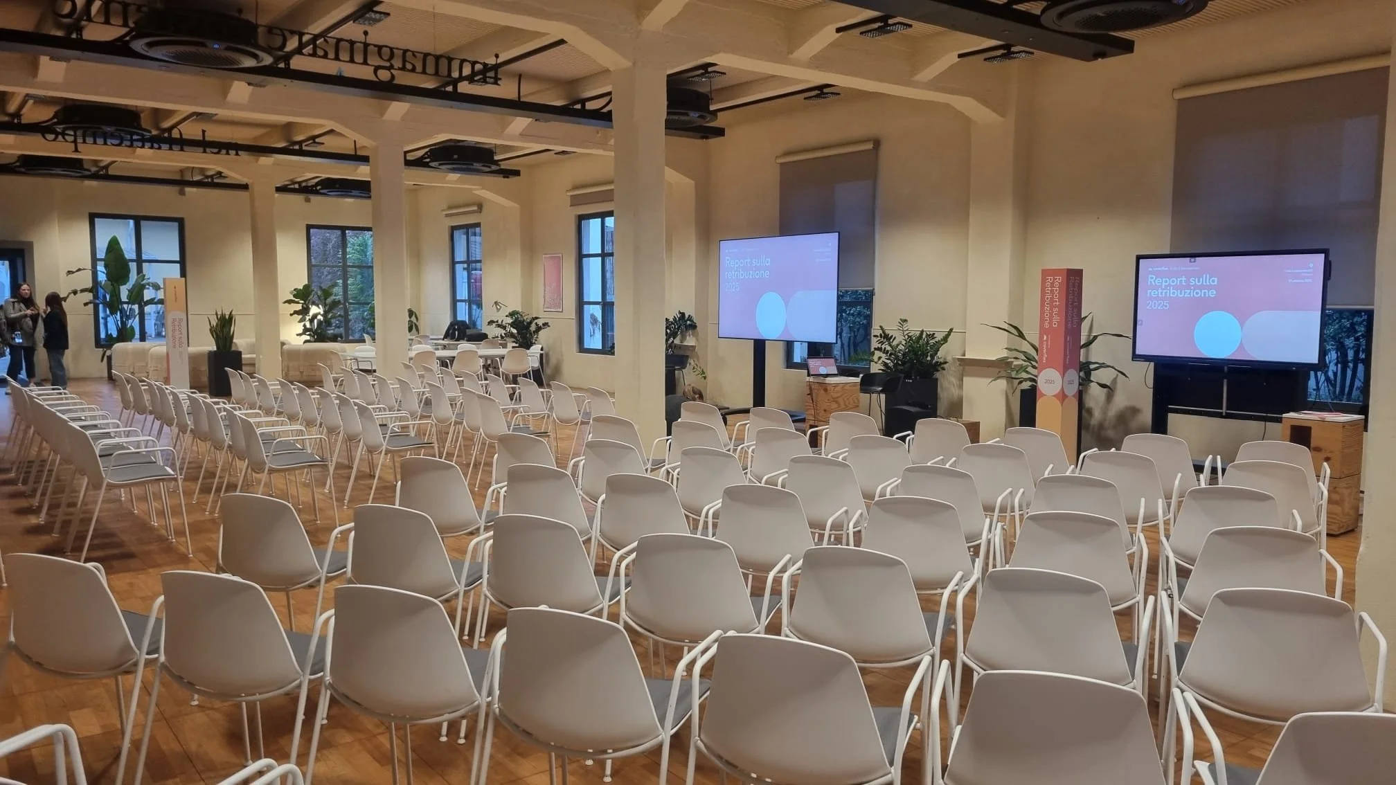 doppio monitor per platea.jpeg