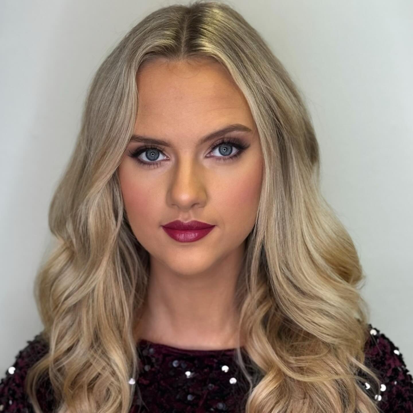 Party make-up for this beautiful girl. We went for festive colours to suit her outfit. #partymakeup #surreymua #makeup #mua #makeupartist