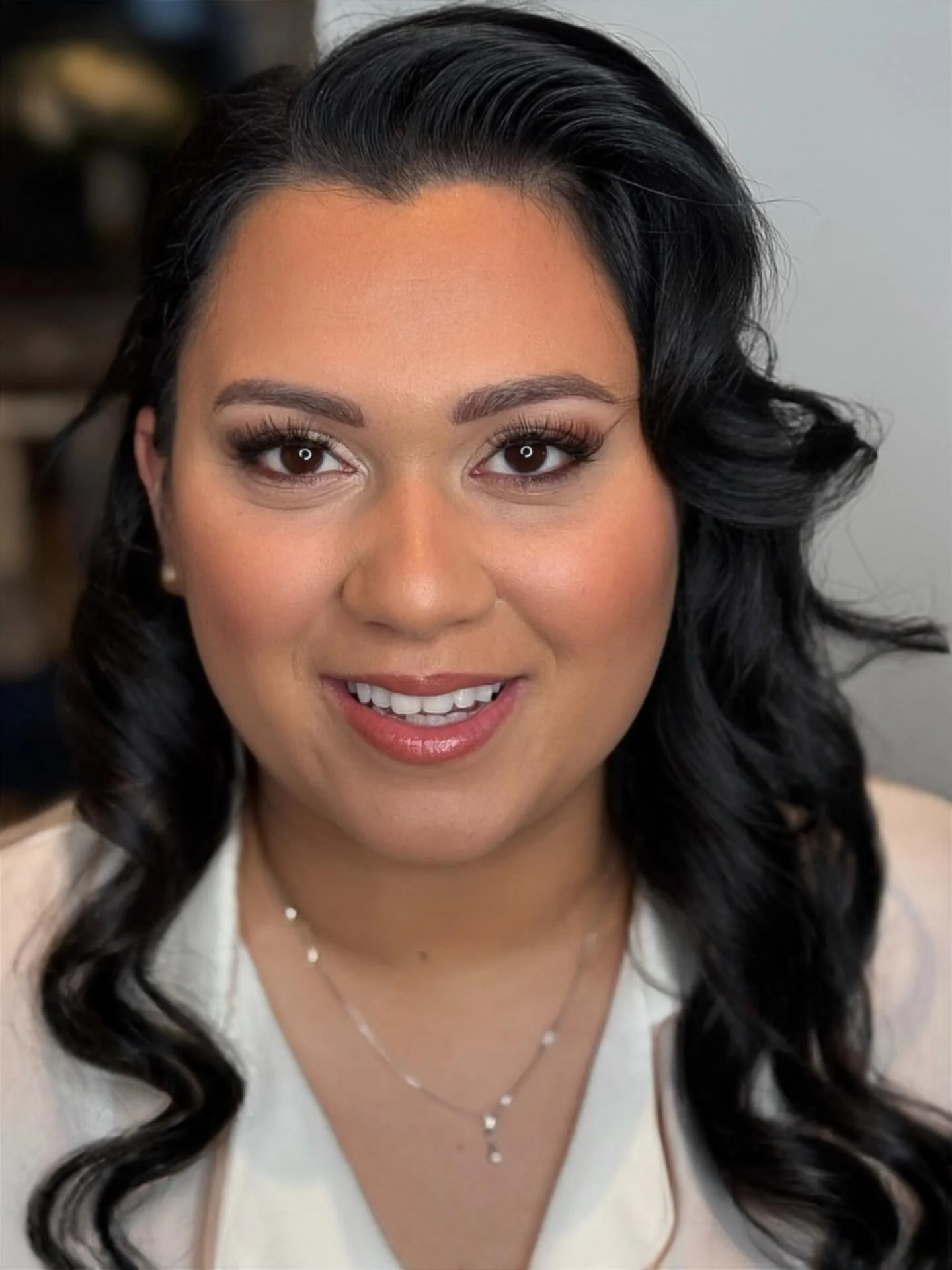 This beautiful bride on her wedding day! Such a pleasure getting you ready 🤍 you looked absolutely beautiful! Radiant and Glowy! I wish I could have played the Dixie Chicks over these photos 🤣 #bride #londonbride #wedding #londonwedding #weddingmak