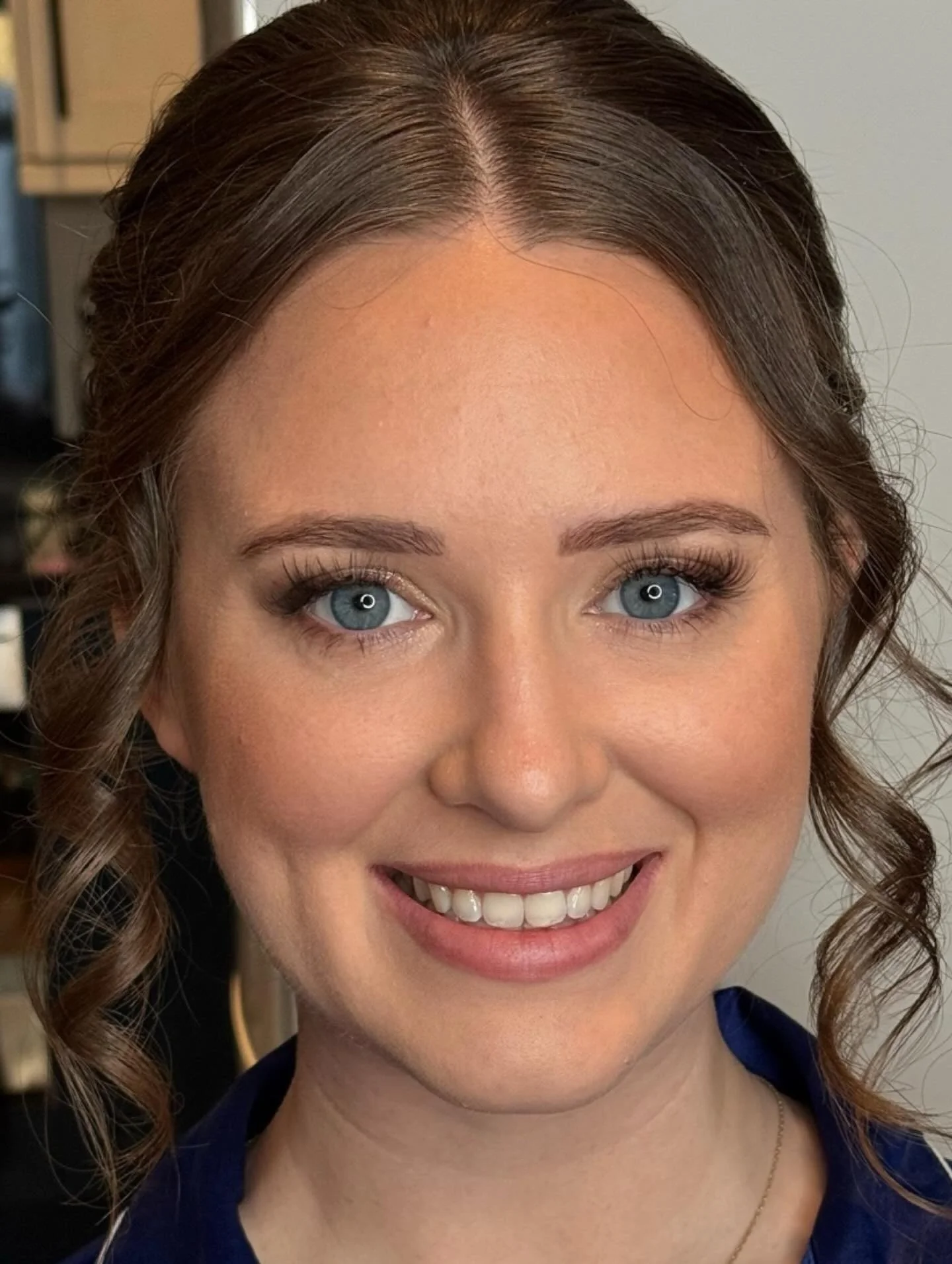 Natural glam make-up for this beautiful bridesmaid.  Focusing on nude/browns, with a little gold on the lids and bronzey cheeks. 🌟 #bridesmaidmakeup #surreymua #surreywedding #surreymakeupartist