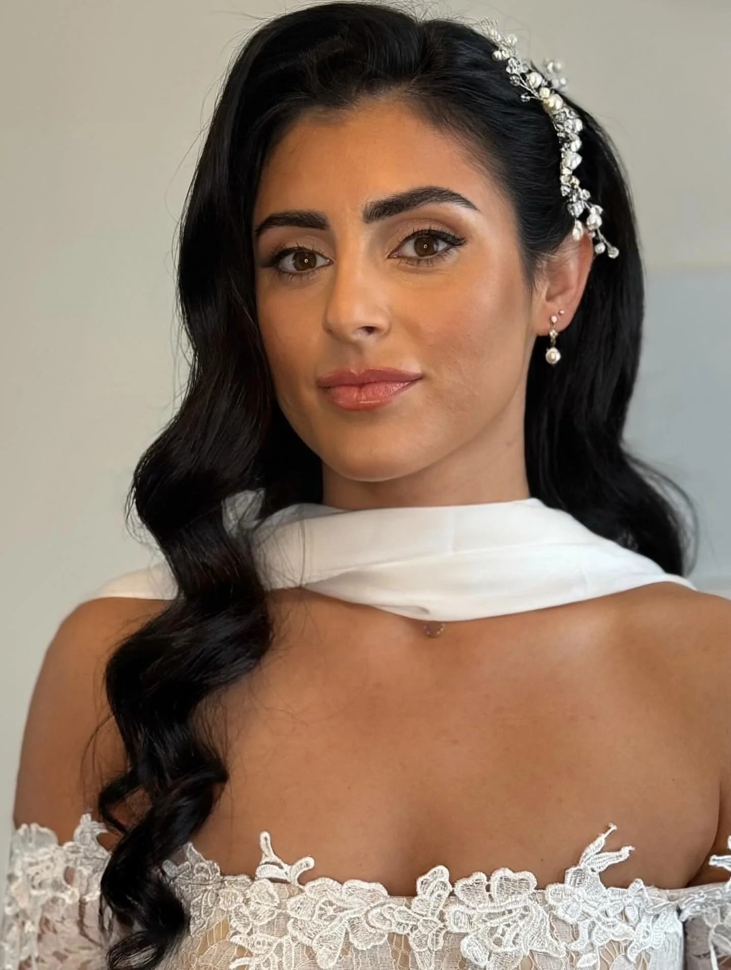 Had such a lovely morning with the stunning bride getting her ready for her wedding. We went for natural/neutral colours on her face, but with fuller coverage to last the day and looking amazing in photos! Soft glam waves for the hair that were struc