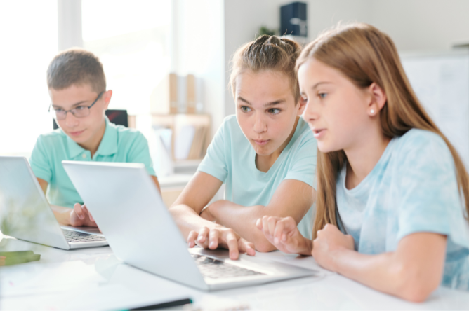 Online SAT tutoring and ISEE test prep in Chicago for middle school students preparing for selective enrollment high schools.