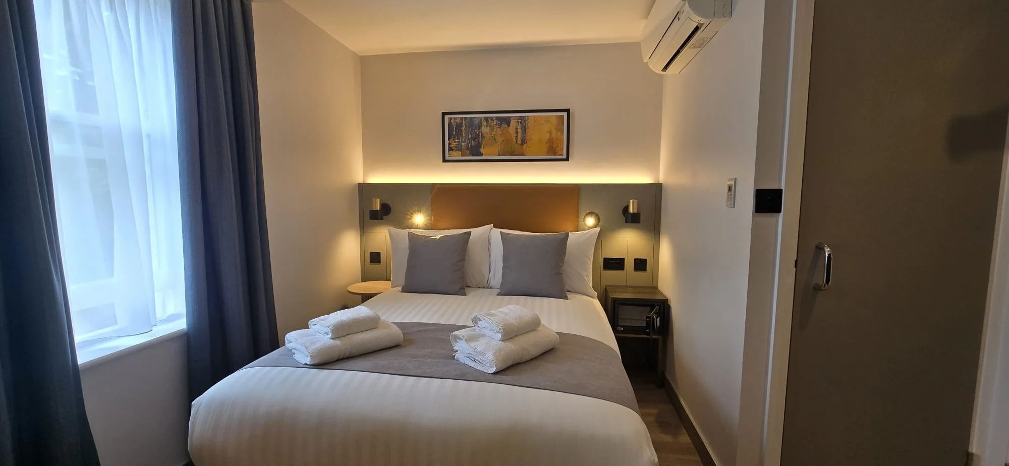 DOUBLE ROOM.jpg