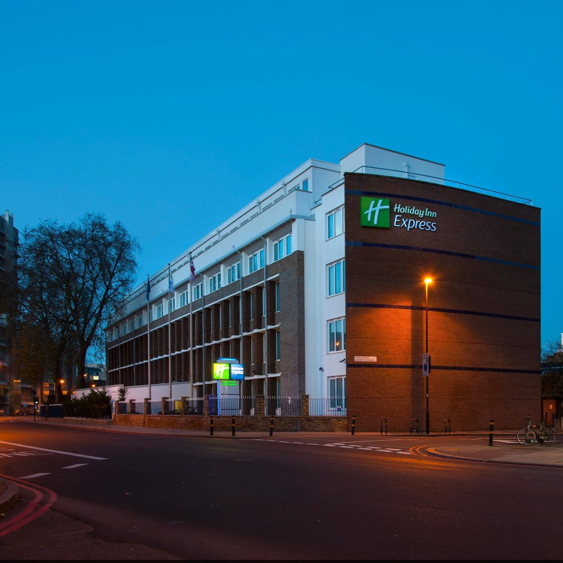 holiday-inn-express-london-3341612943-4x3.jpg