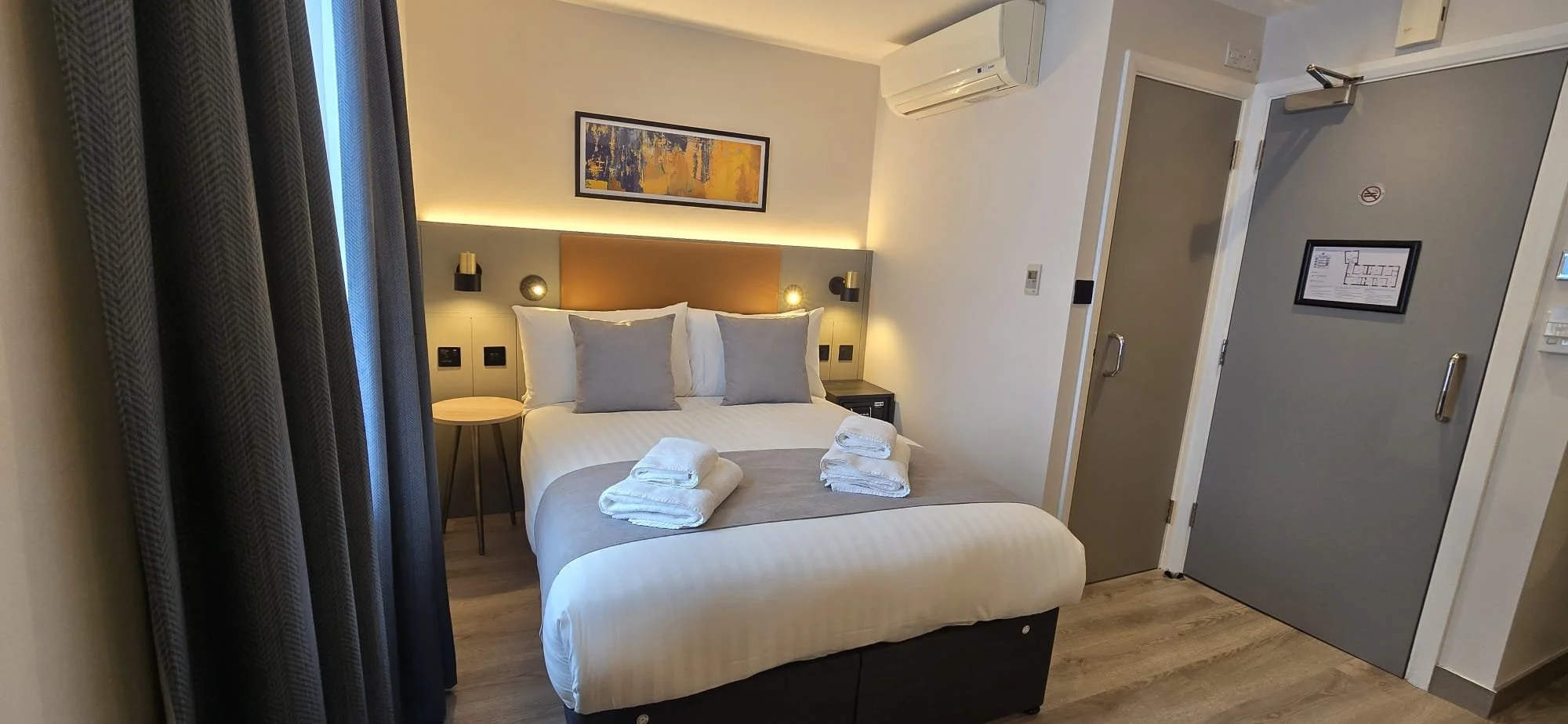 DOUBLE ROOM(2).jpg