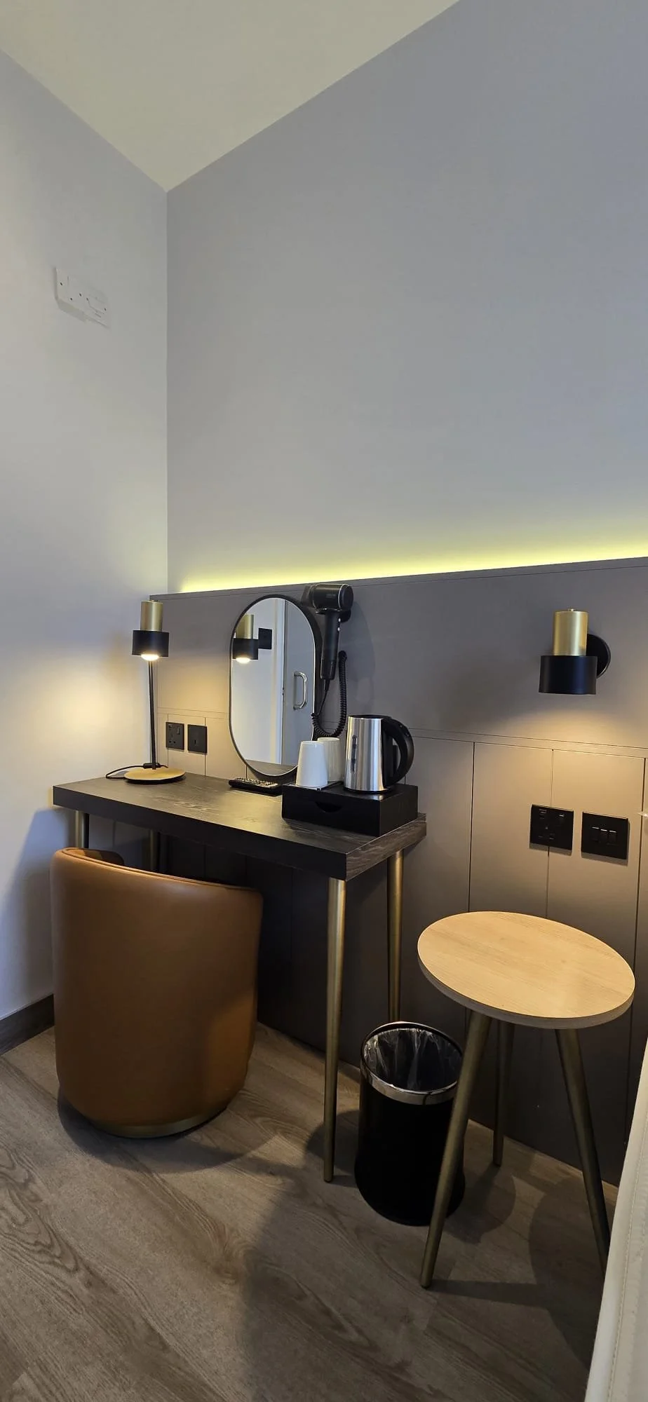 ROOM WORKSPACE AND COFFEE TEA FACILITIES_.jpg