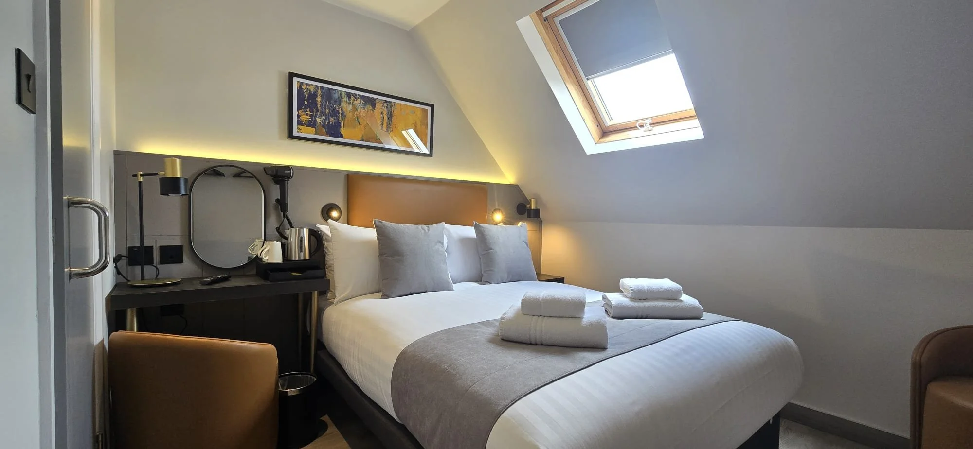 COMPACT DOUBLE ROOM.jpg