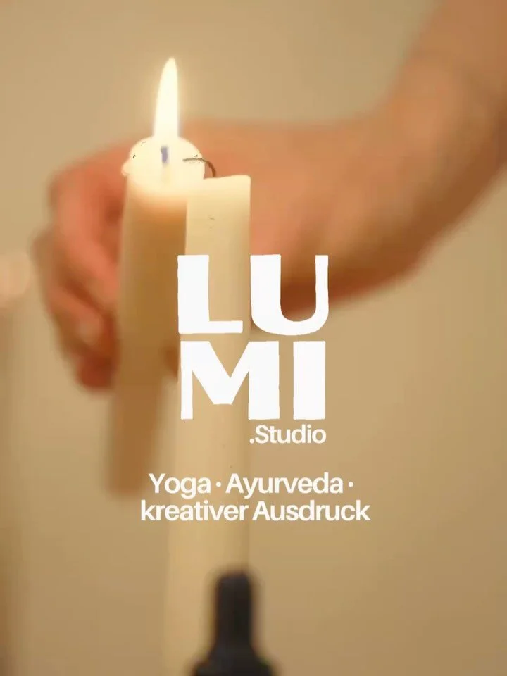 LUMI ist ein Raum f&uuml;r weibliche Wesen.

F&uuml;r Yoga, Ayurveda und kreativen Ausdruck.
Ein Raum f&uuml;r Ruhe, K&ouml;rpergef&uuml;hl und Verbindung.

Hier findest du sanfte Yogakurse, ayurvedische Massagen, Rituale und kreative R&auml;ume.

F&