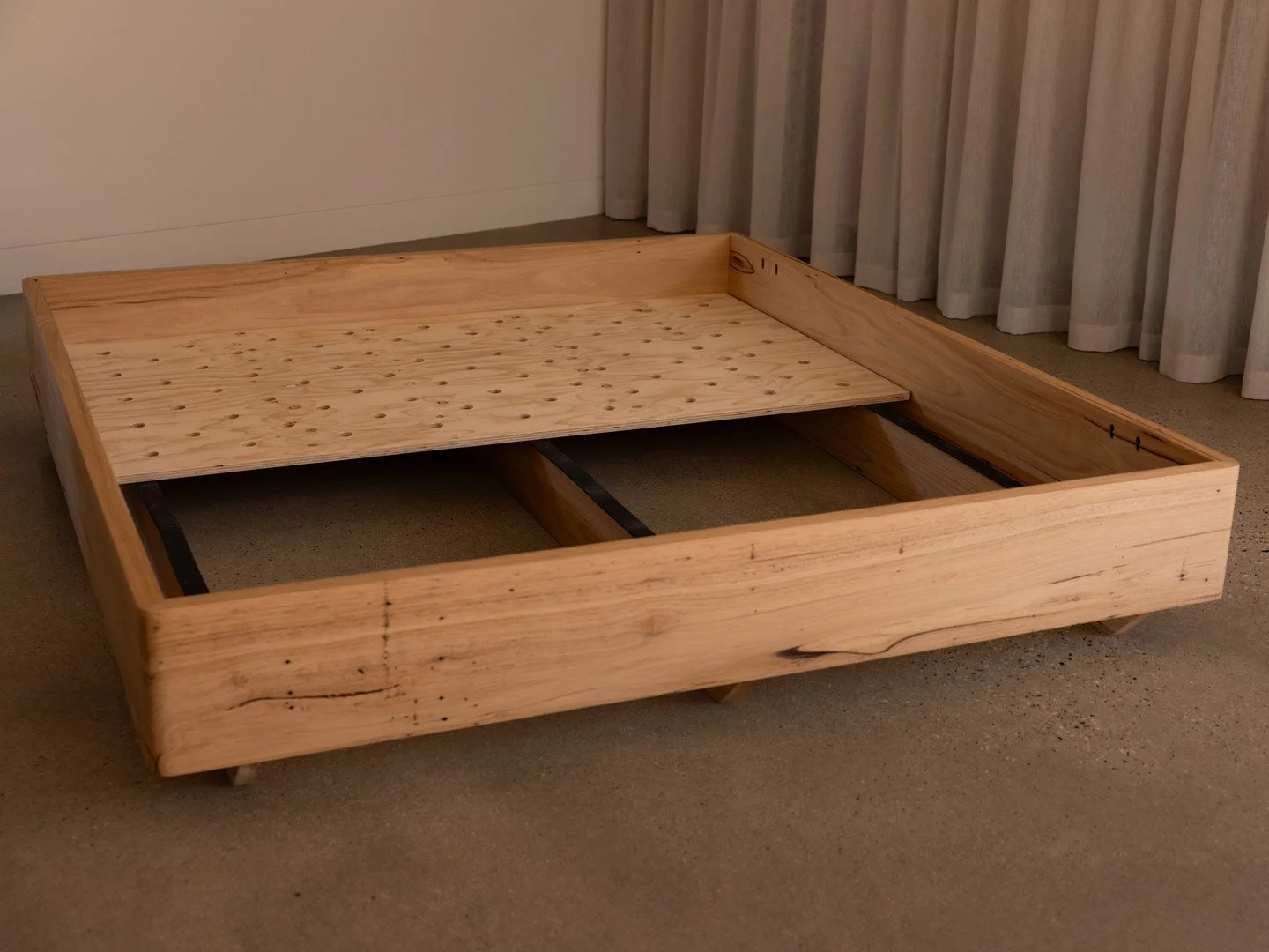 australian-reclaimed-wood-arc-bed-base-04.jpg